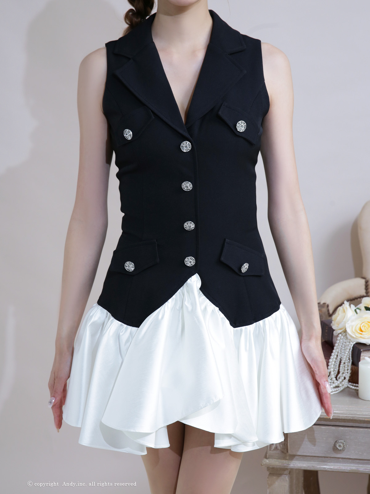 ノースリーブ 襟付き Vカット ビジューボタン プリーツ ワンカラー チュール フレアミニドレスの詳細画像