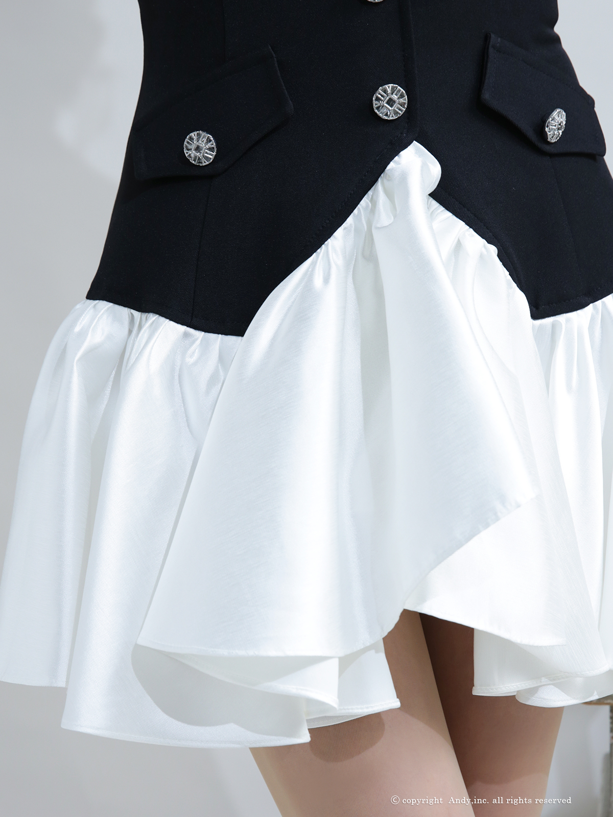 ノースリーブ 襟付き Vカット ビジューボタン プリーツ ワンカラー チュール フレアミニドレスの詳細画像