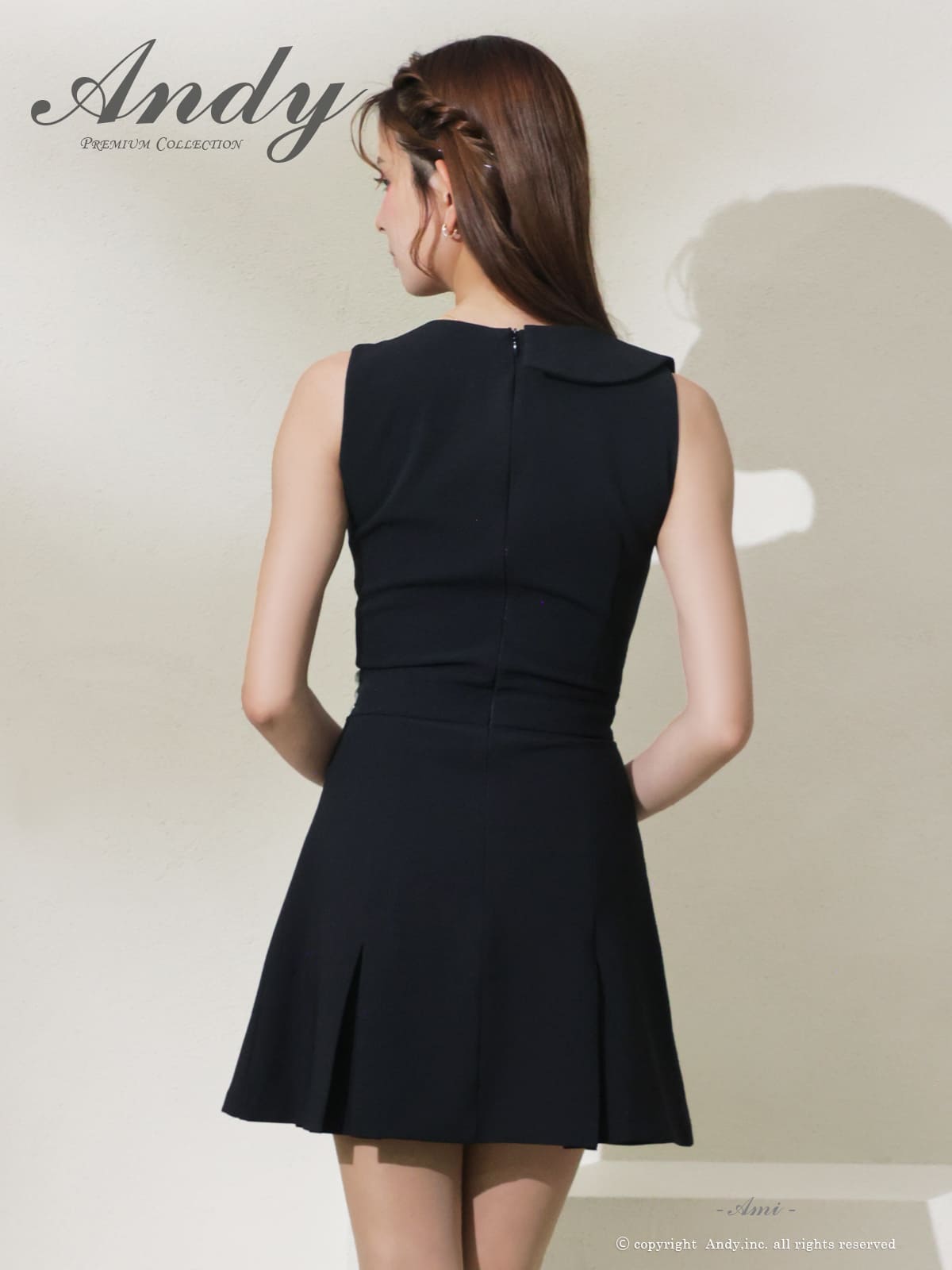 ノースリーブ バストカット ビジュー タック ウエストベルト プリーツ 襟付き フレアミニドレスの全身サイド画像1