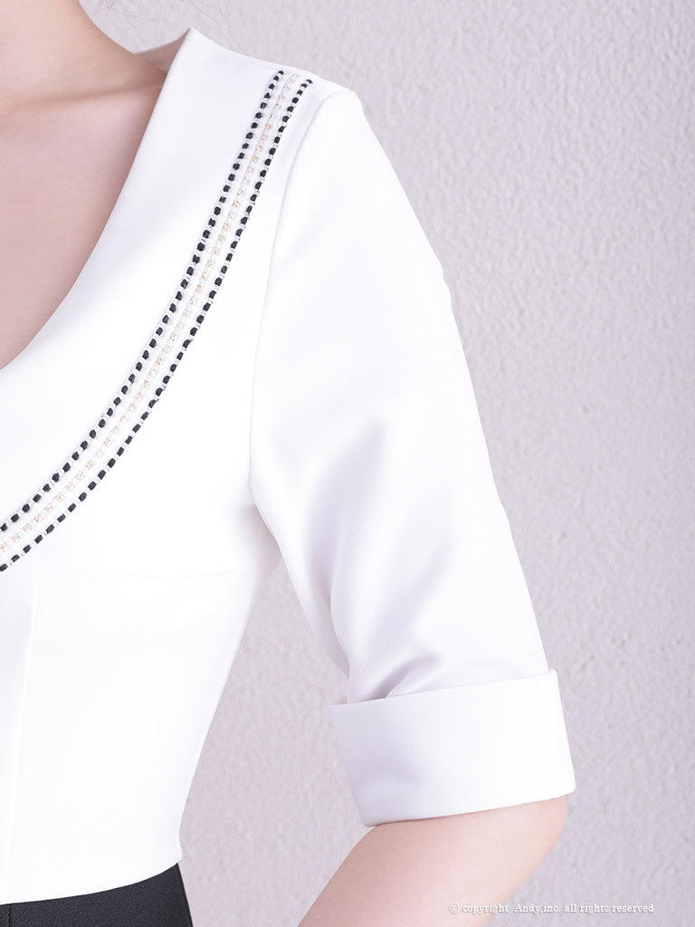 襟付き リボン ブローチ バイカラー 裾フリル マーメイド 袖あり タイトミニドレスの全身サイド画像2