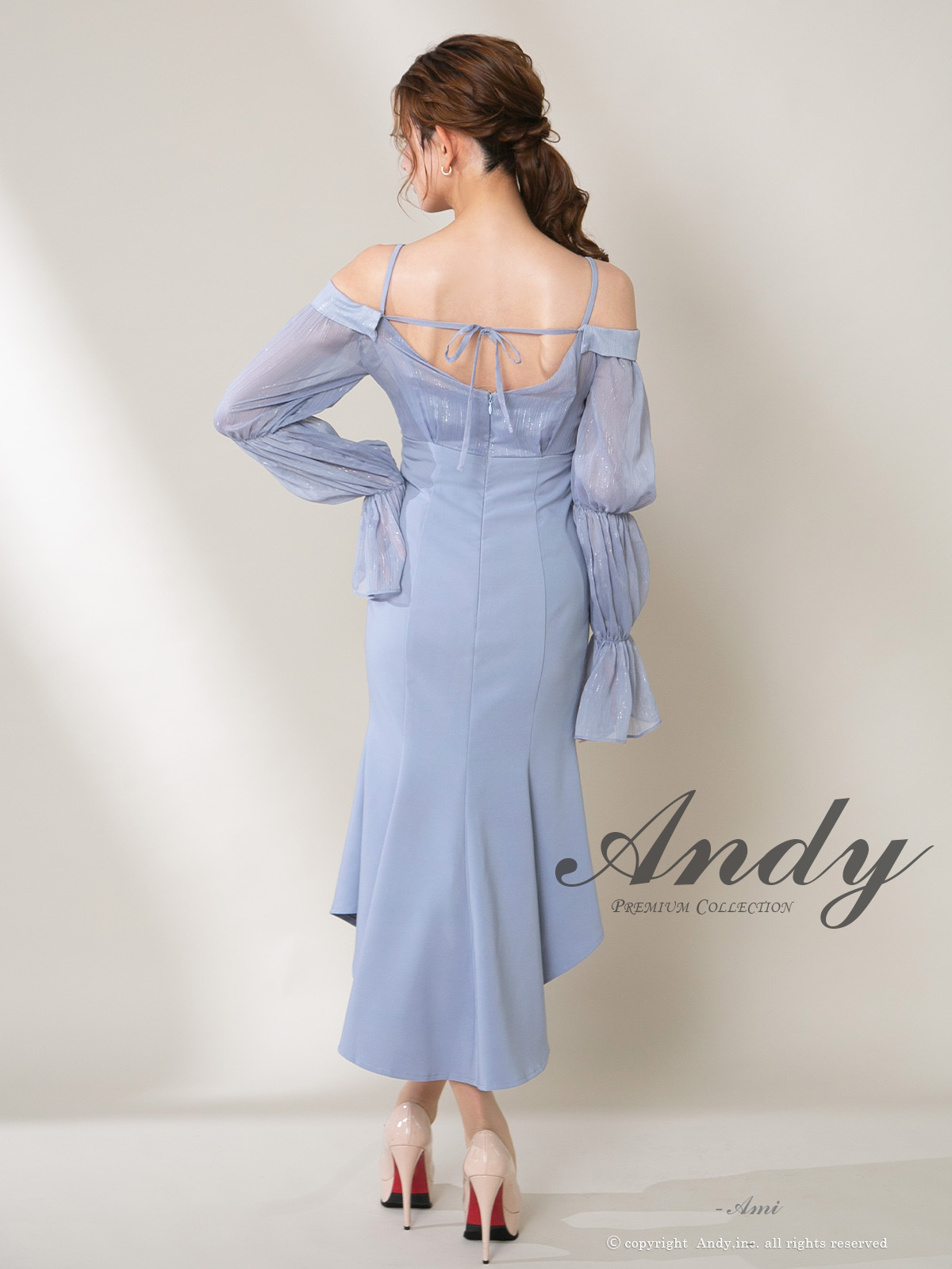 肩あき 長袖 シースルー シアースリーブ ボタン リボン タイトロングドレスの全身バック画像2