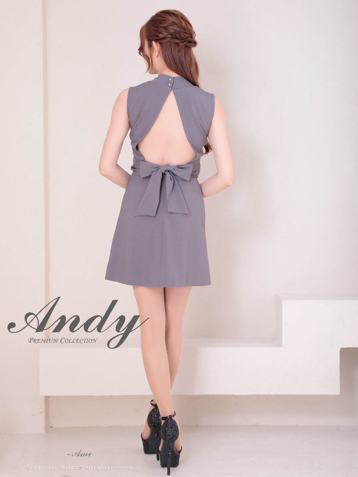 セクシー ノースリーブ バックカット リボン ハイネック くびれ透け ジップデザイン フレアミニドレスの全身バック画像1