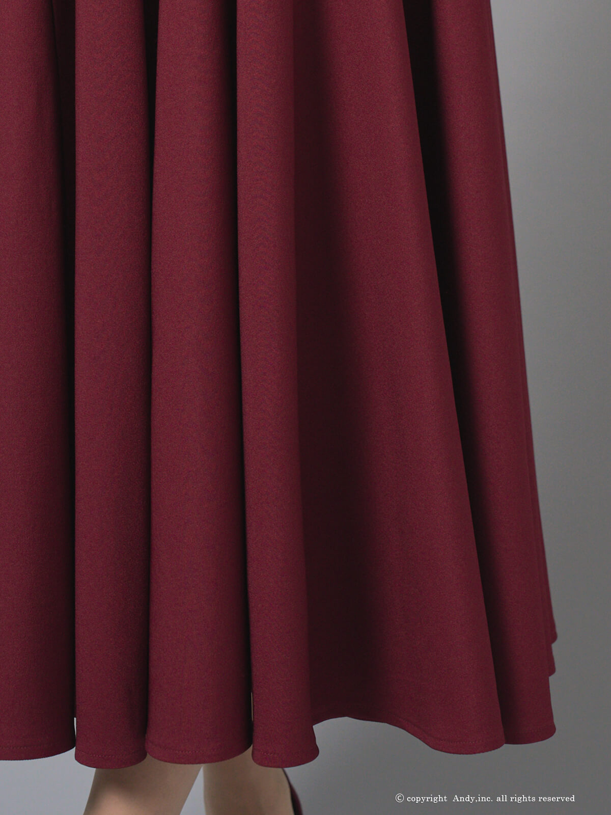 キャミソール 2way ベアトップ ワンカラー プリーツ ミモレ丈 Aラインロングドレスの全身バック画像1