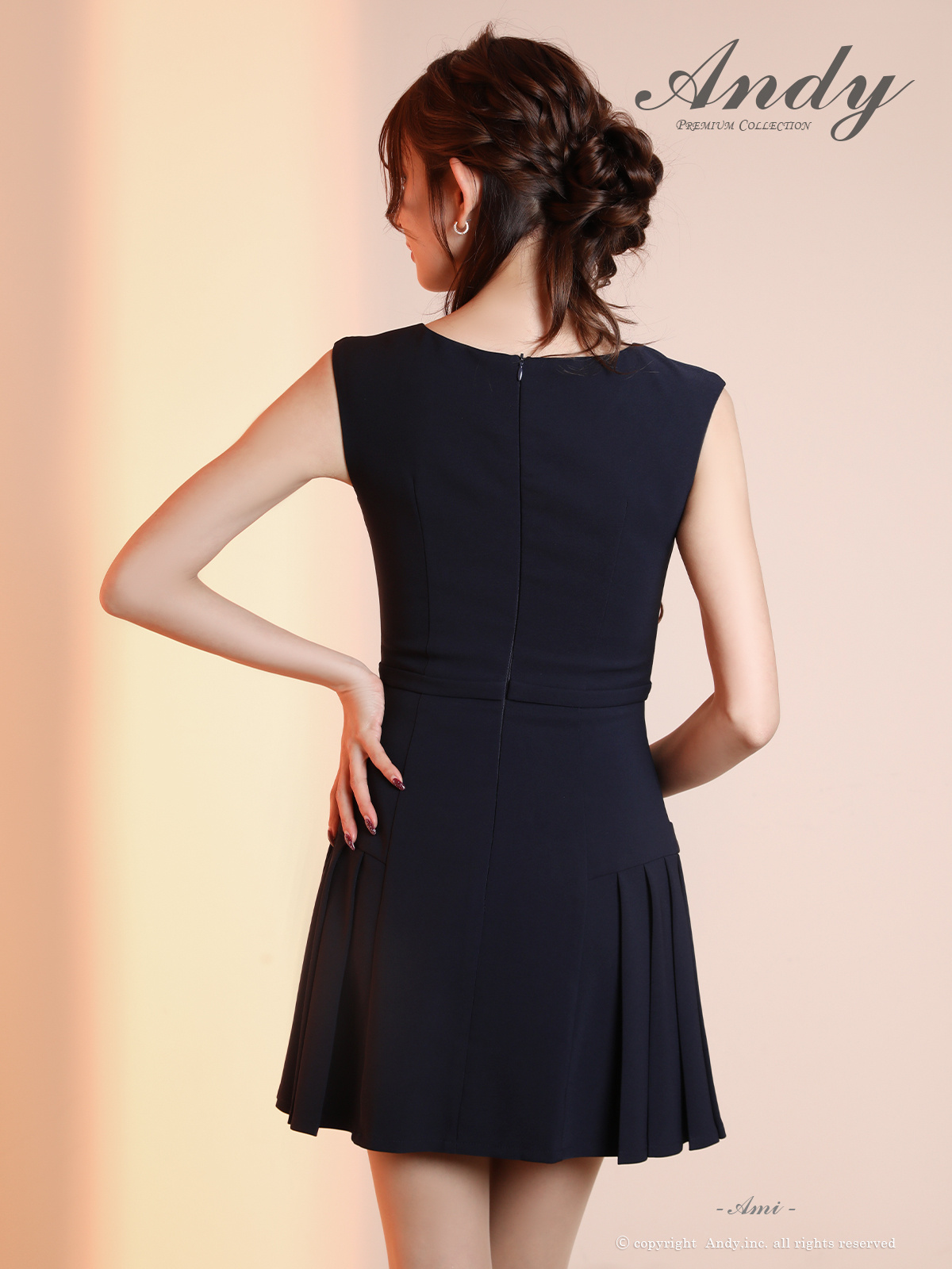 ノースリーブ ジップデザイン ベルト プリーツ ワンカラー フレアミニドレスの全身サイド画像2