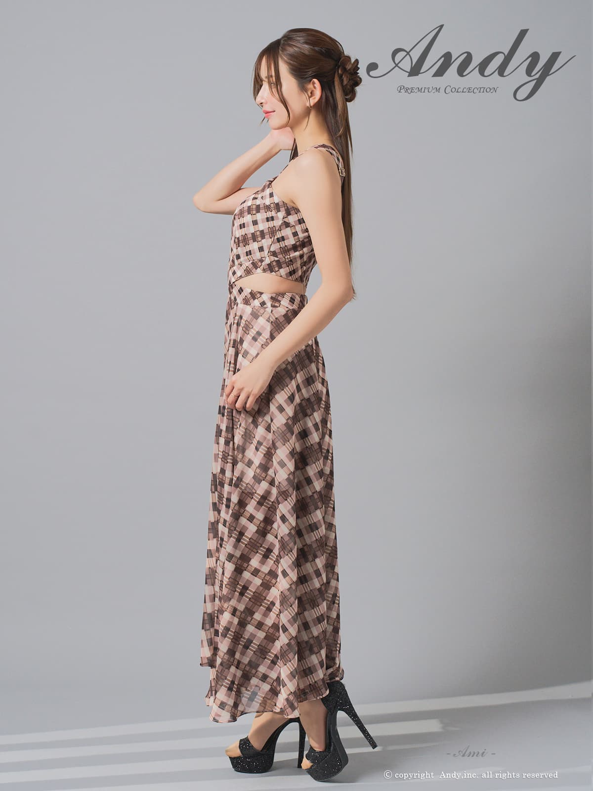 ホルターネック チェック柄 ウエストカット シフォン Aラインロングドレスの全身フロント画像1.5