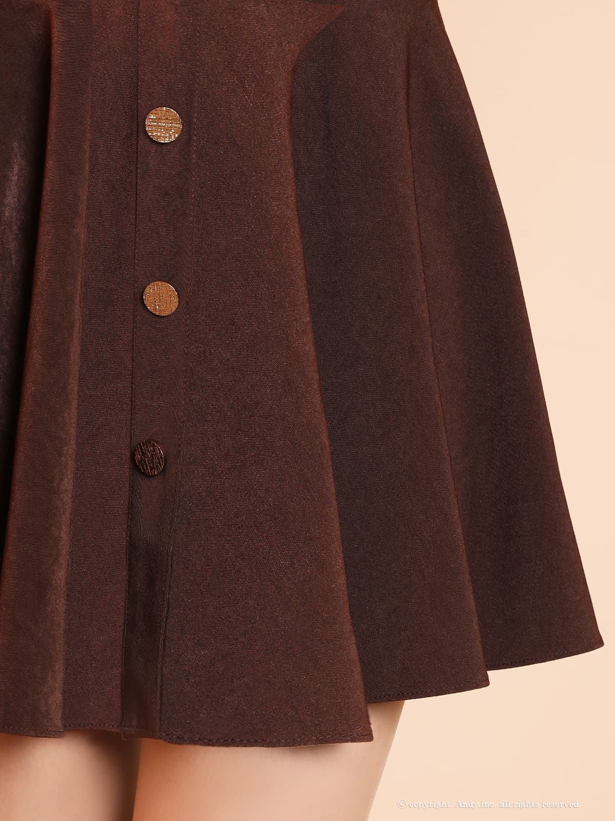 ノースリーブ ウエスト カットアウト ボタン 襟付き フレアミニドレスの全身フリント画像2