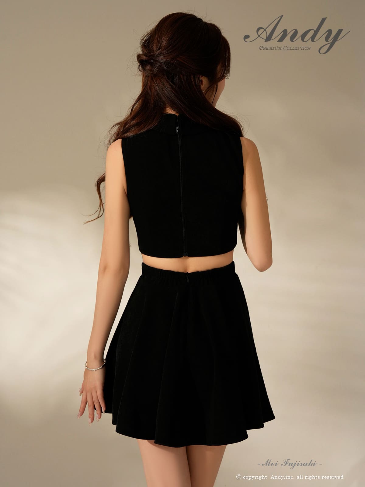 ノースリーブ ウエスト カットアウト ボタン 襟付き フレアミニドレスの全身サイド画像2