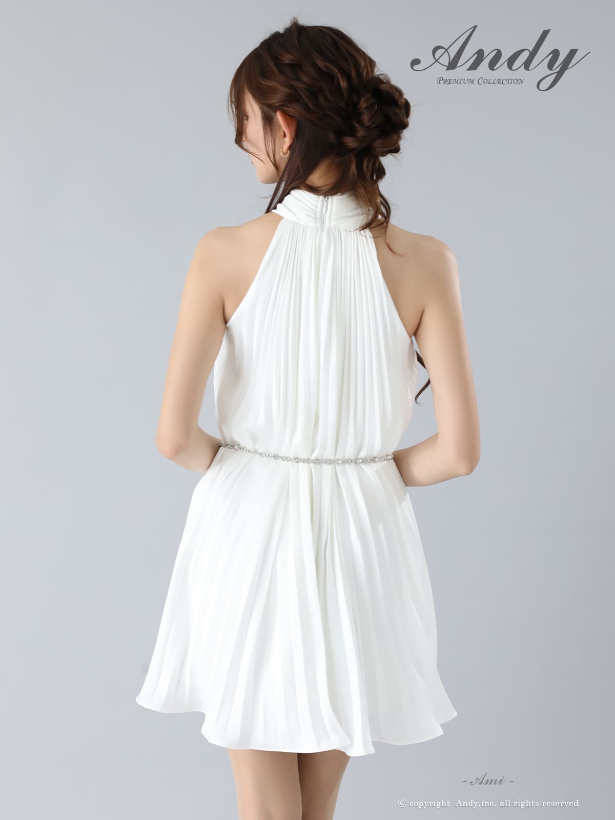 ホルターネック ビジュー チェーンベルト シフォン プリーツ フレアニドレスの全身サイド画像1