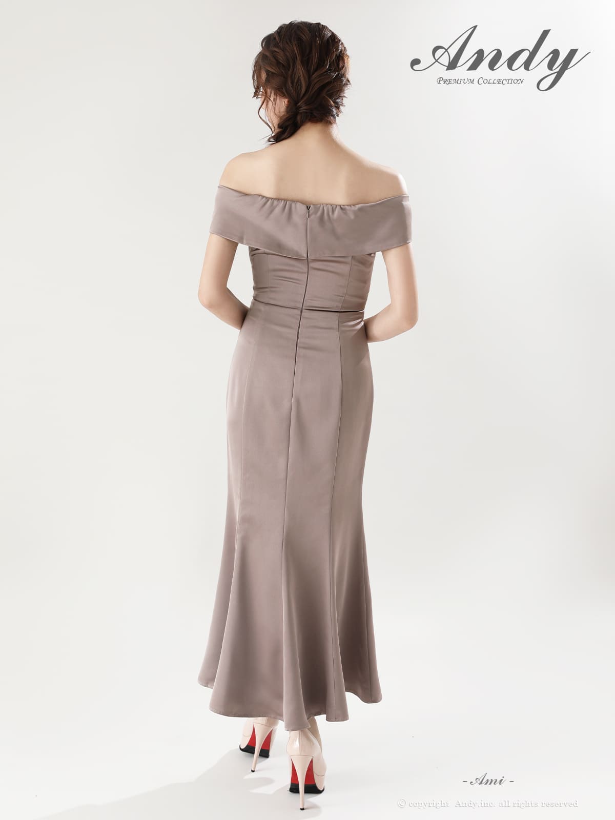 オフショルダー ジップデザイン スリット クロスデザイン タック タイトロングドレスの全身フロント画像1.5