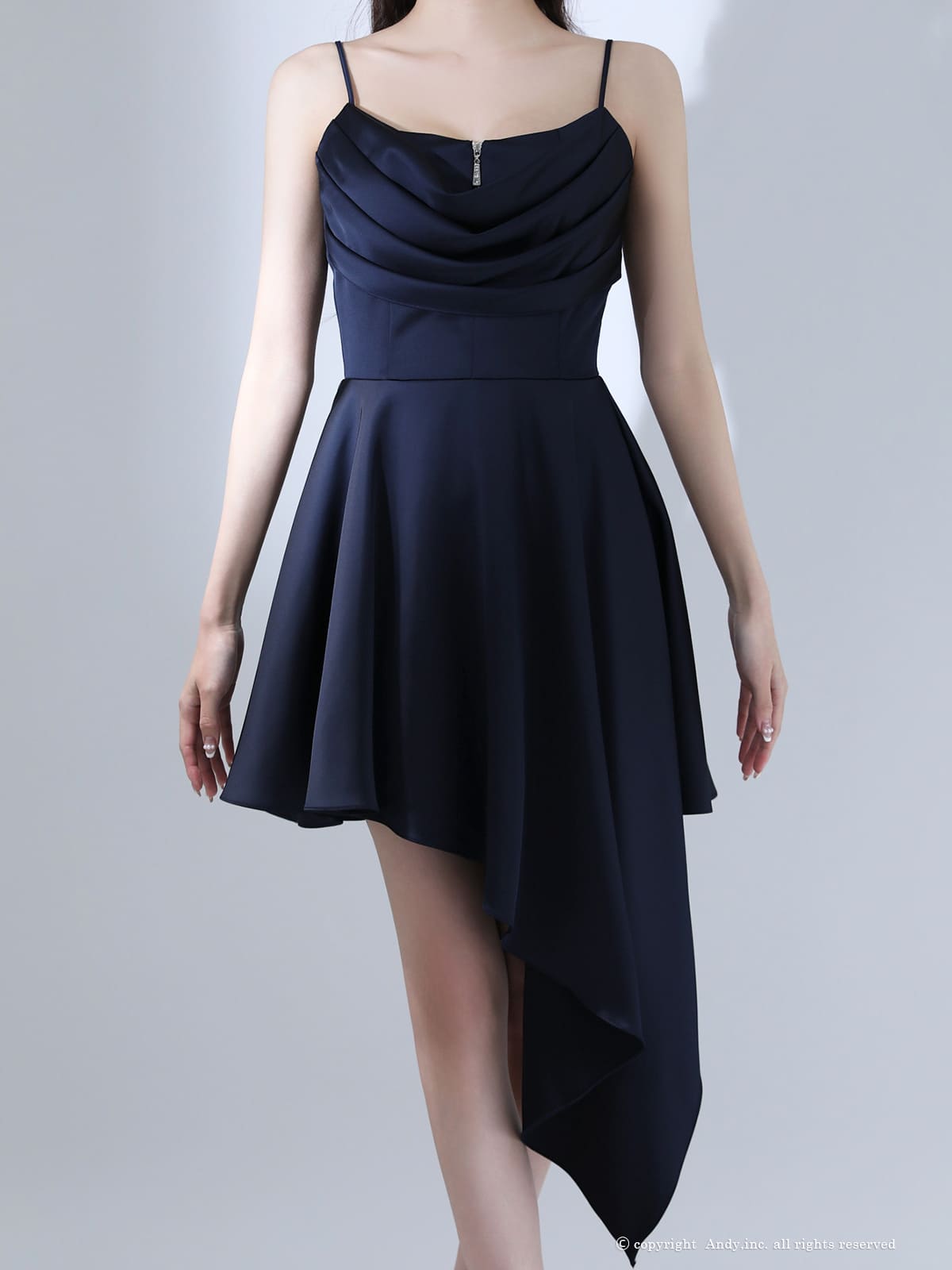 キャミソール ジップデザイン ドレープ アシンメトリー サテン ワンカラー フレアミニドレスの全身バック画像1