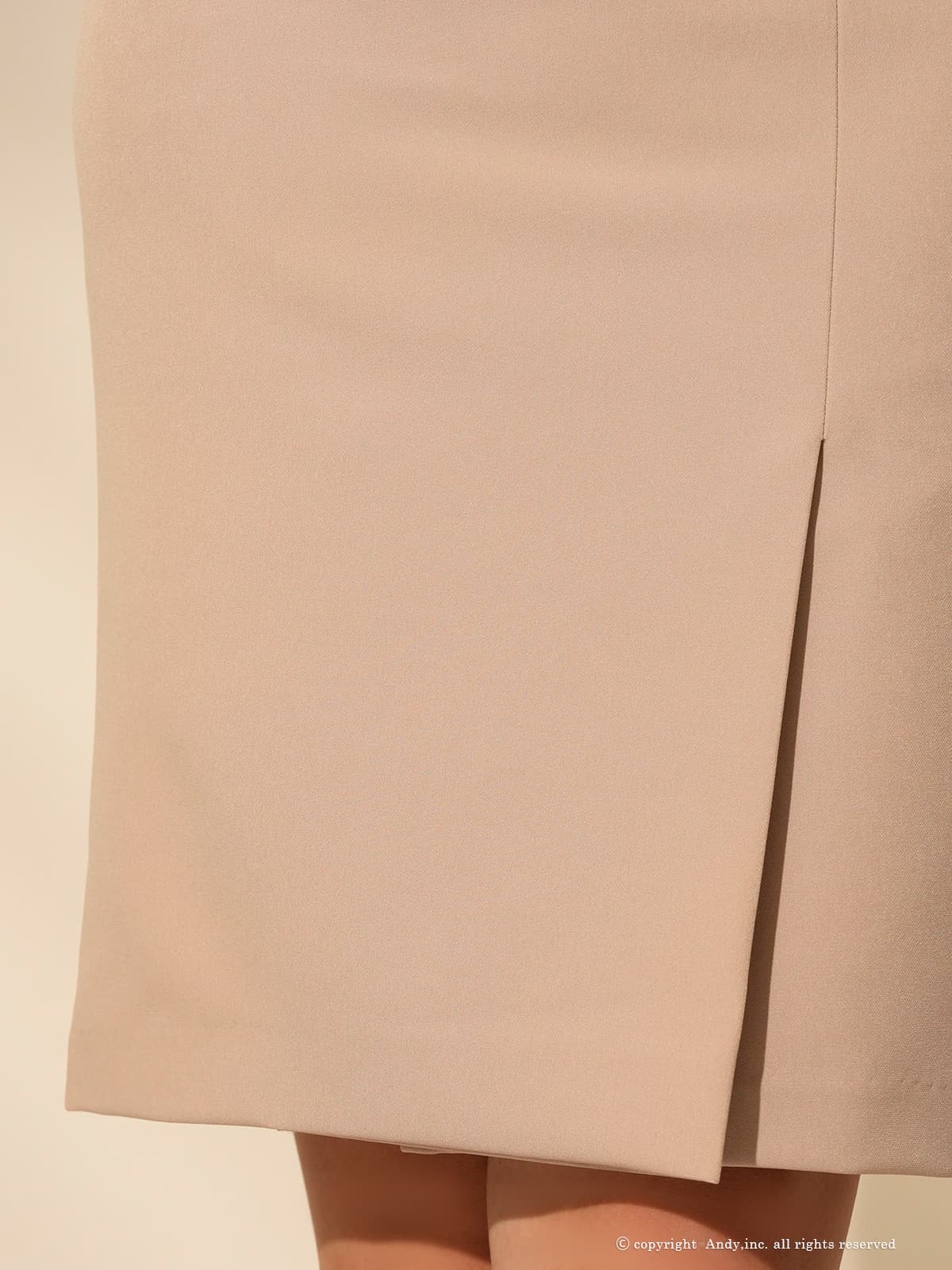 ベアトップ ワンカラー ダブルボタン スリット タイト 膝丈ドレスの詳細画像2