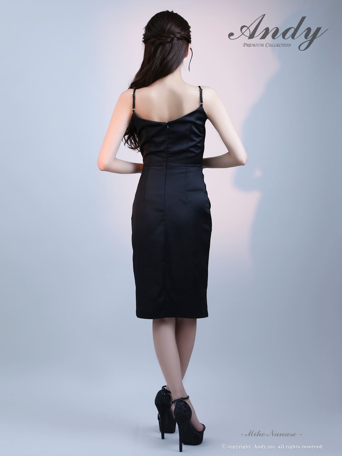 キャミソール ウエストタック スリット ワンカラー タイト 膝丈ドレスの全身サイド画像1