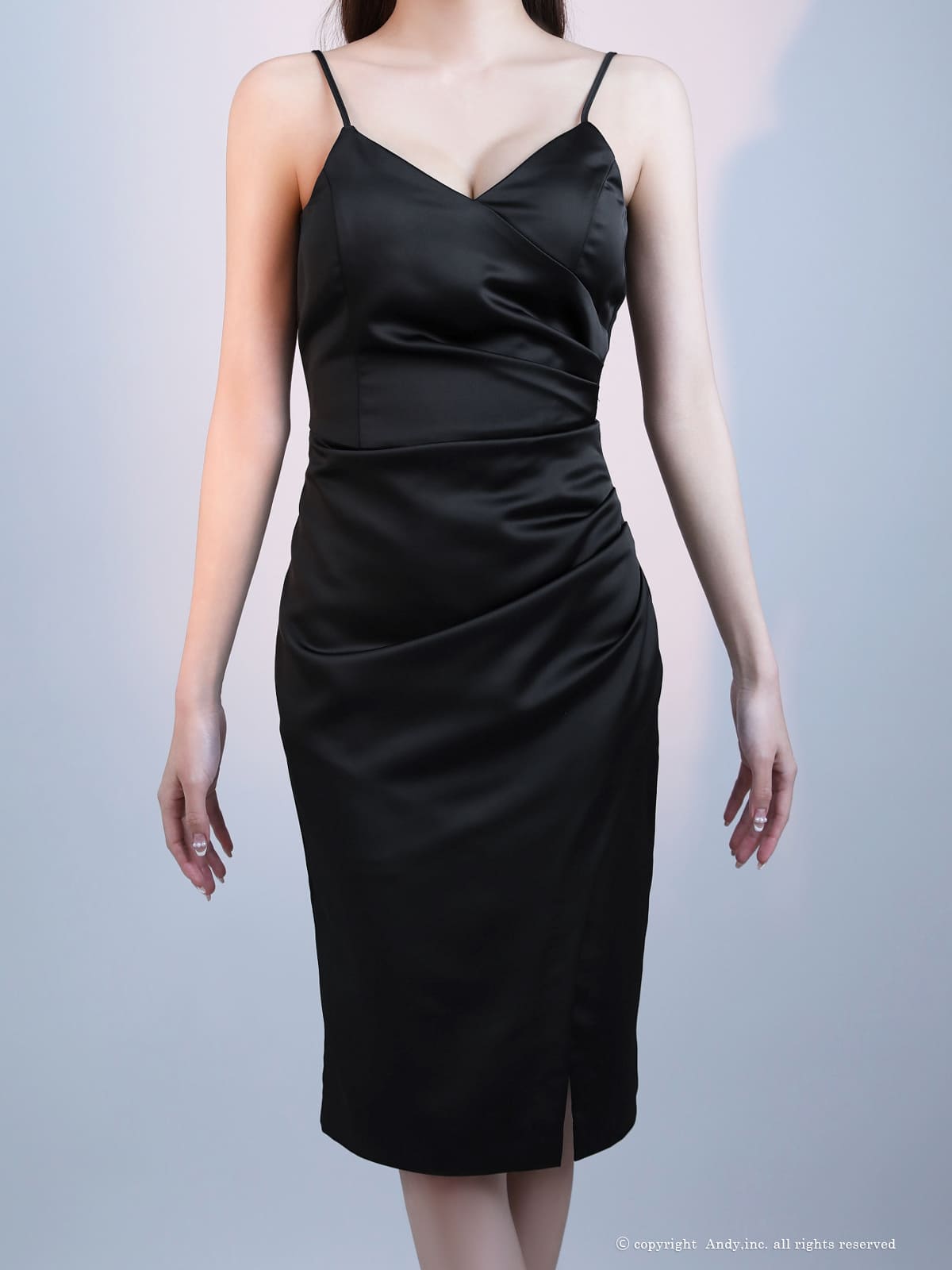 キャミソール ウエストタック スリット ワンカラー タイト 膝丈ドレスの全身バック画像1