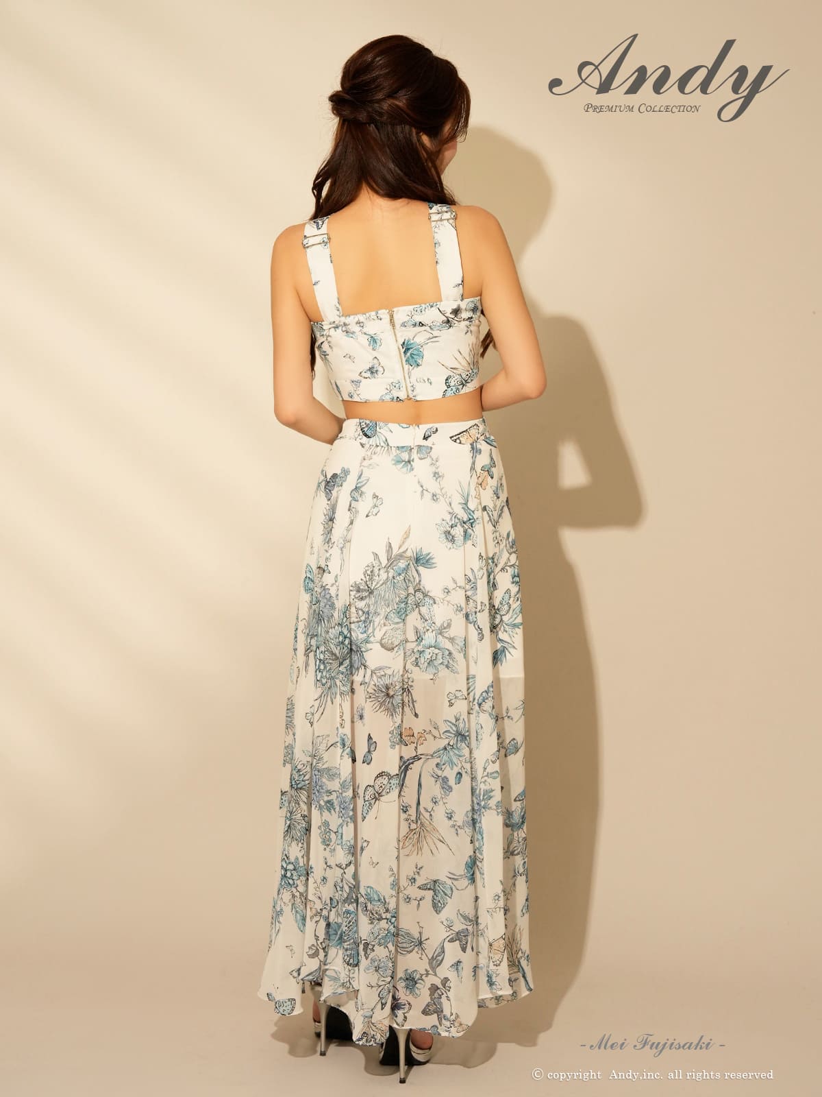 ホルターネック ウエストカット 花柄 プリント シースルー Aラインロングドレスの全身フロント画像1.5