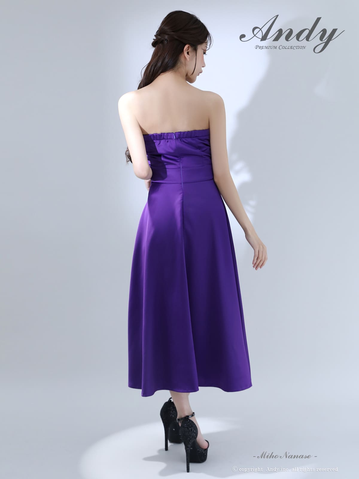 ベアトップ クロスデザイン ウエストカット ミモレ丈 Aラインロングドレスの全身フロント画像1.5