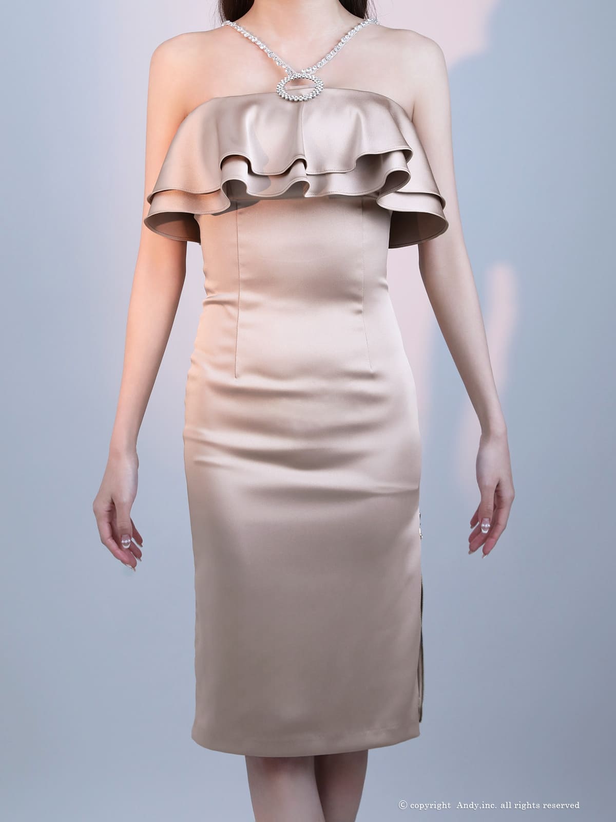 ホルターネック ビジュー フリル スリット タイト 膝丈ドレスの全身バック画像1