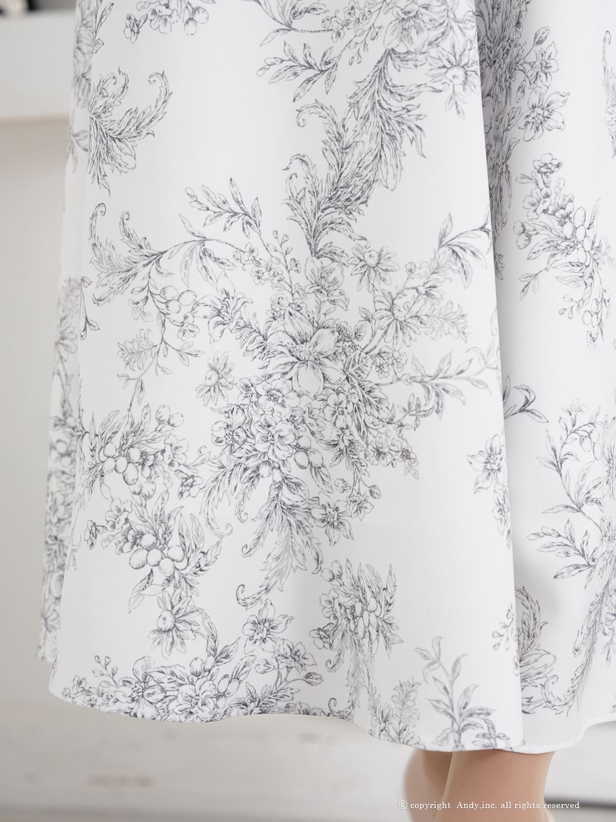 ノースリーブ ジップデザイン フリル チェーン フラワー プリント Aラインロングドレスの全身バック画像1