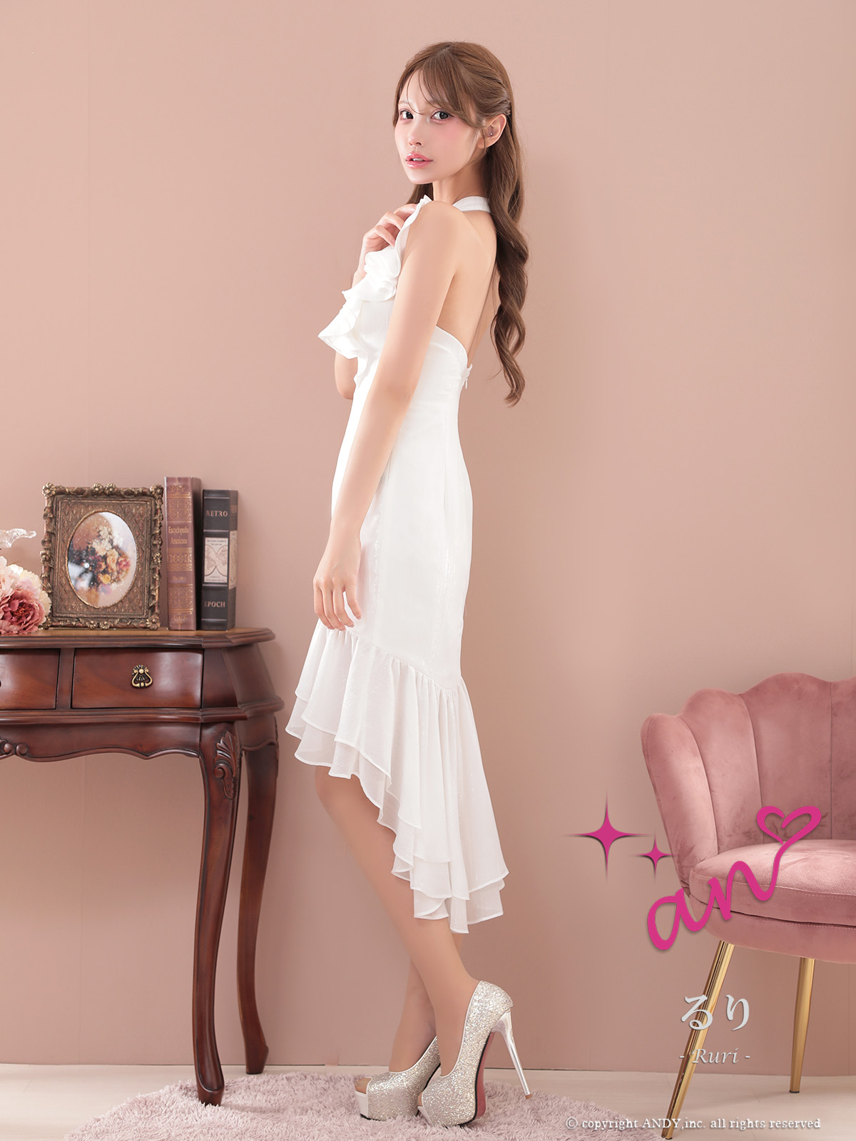 ノースリーブ ジップデザイン チェーン タック マーメイド ロングテールドレスの全身サイド画像