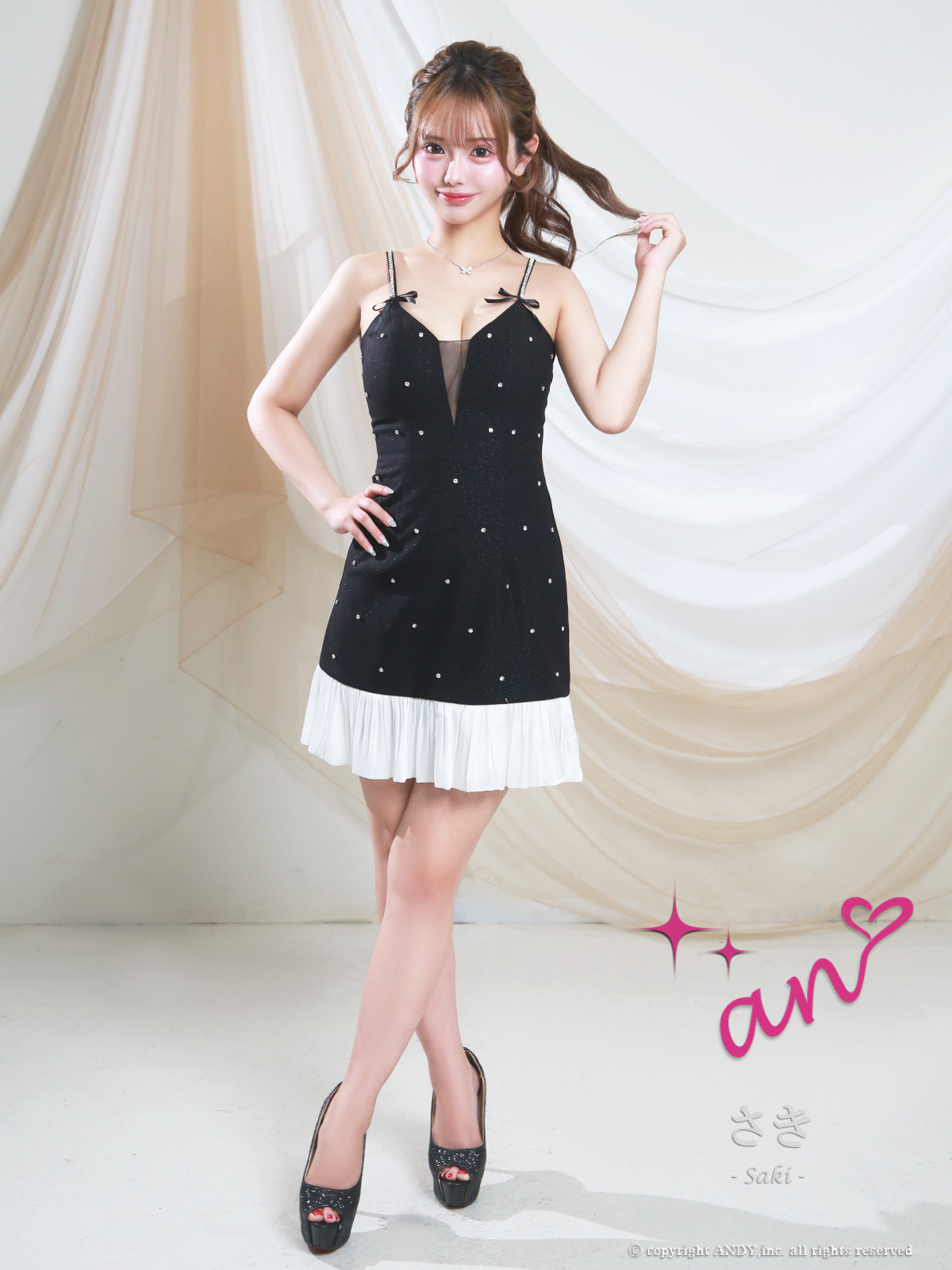 キャミソール ドット柄 バストシースルー ビジュー リボン プリーツ フレアミニドレスの全身フロント画像1