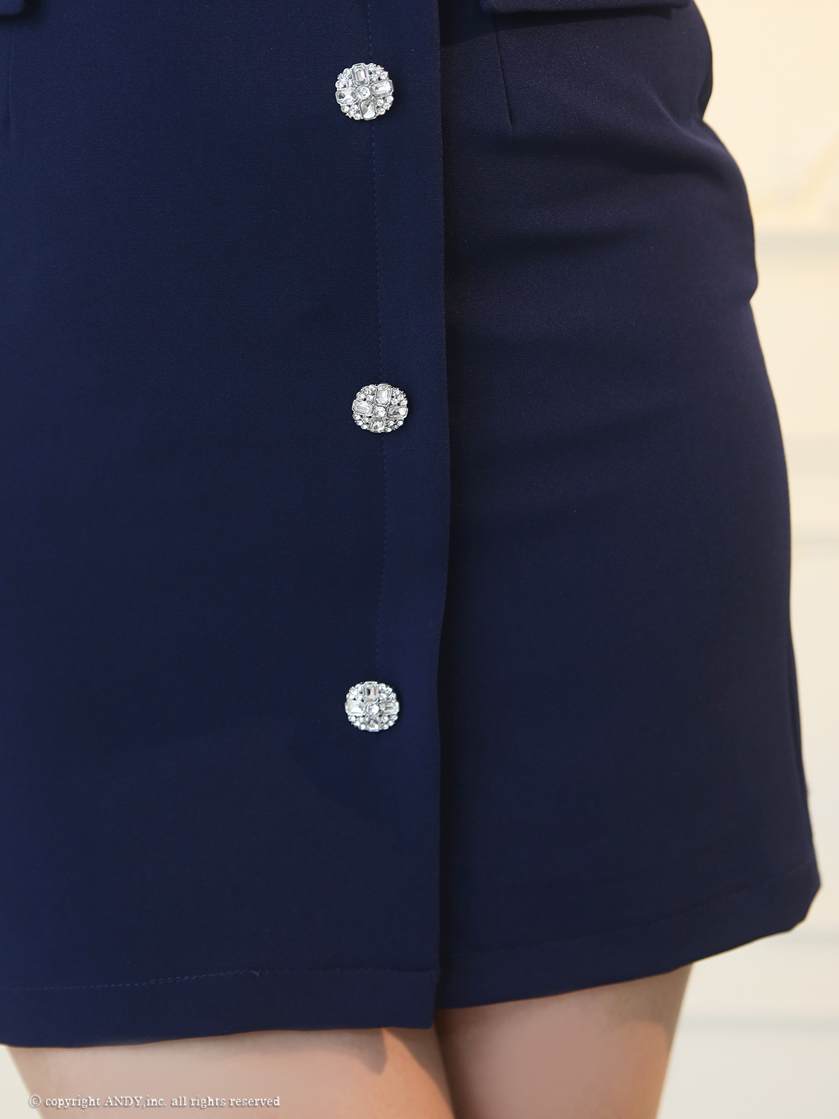 オフショルダー 半袖 ビジュー ボタン ポケット タイトミニドレスの詳細画像2