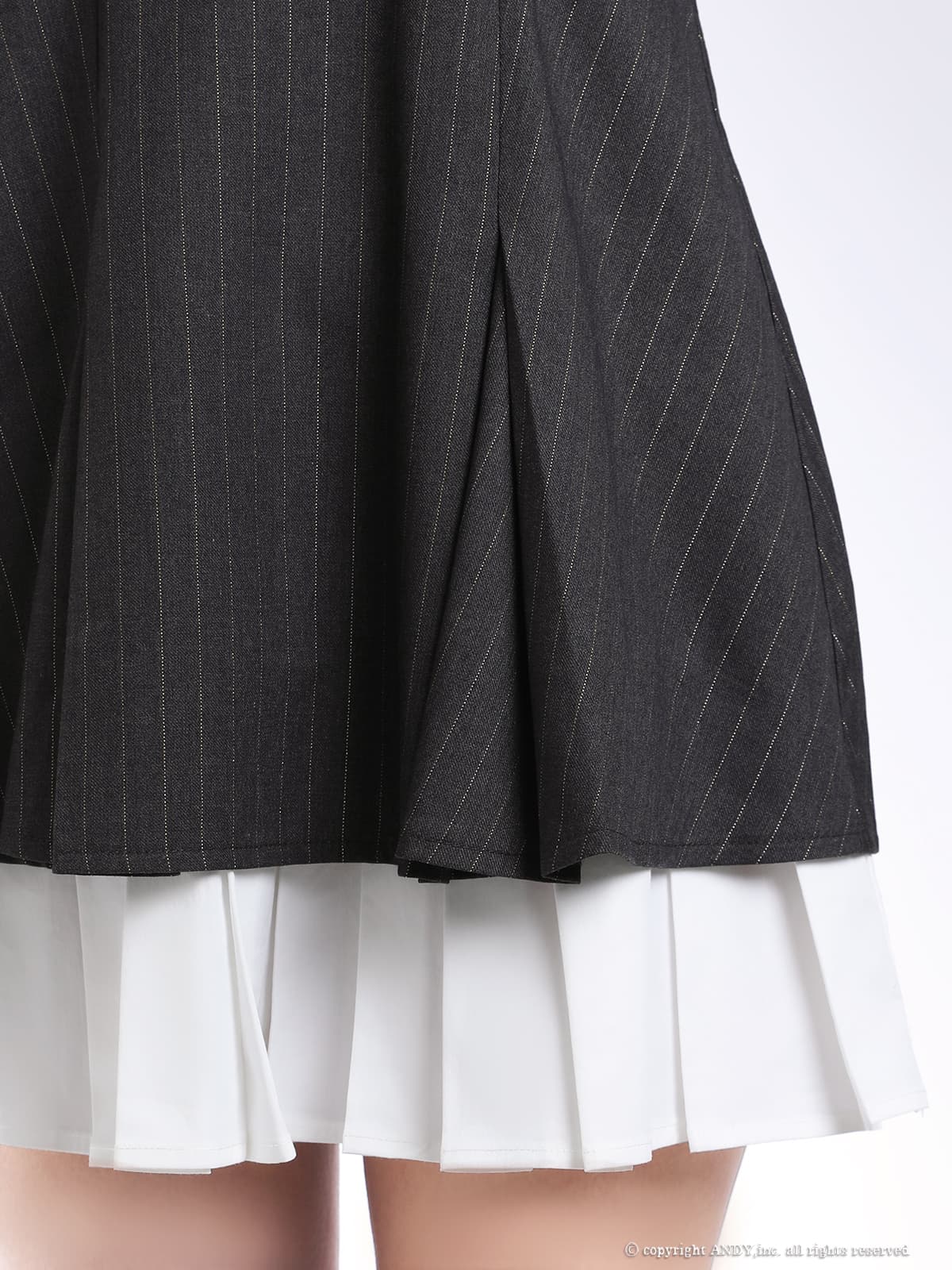 オフショル 袖あり ストライプ 飾りボタン プリーツ ベルト フレアミニドレスの詳細画像2