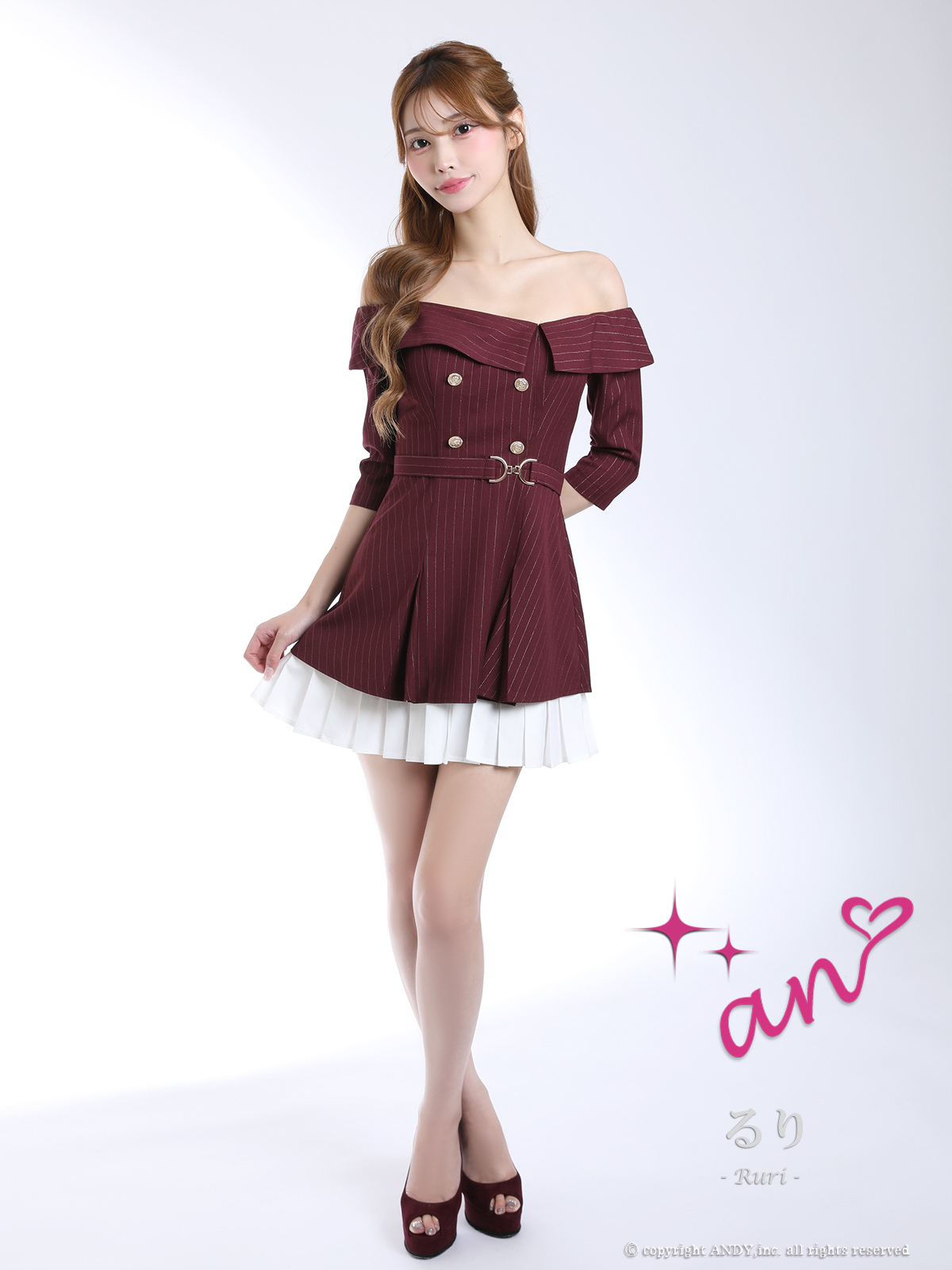 オフショル 袖あり ストライプ 飾りボタン プリーツ ベルト フレアミニドレスの全身フロント画像2