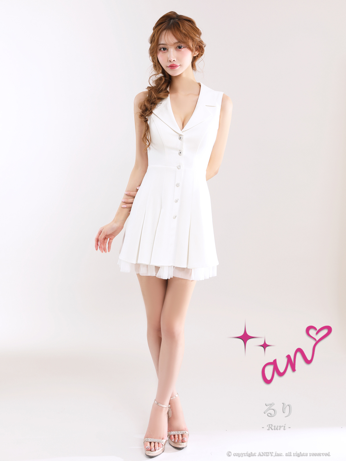 ノースリーブ 襟付き Vカット ビジューボタン プリーツ ワンカラー チュール フレアミニドレスの全身フロント画像2