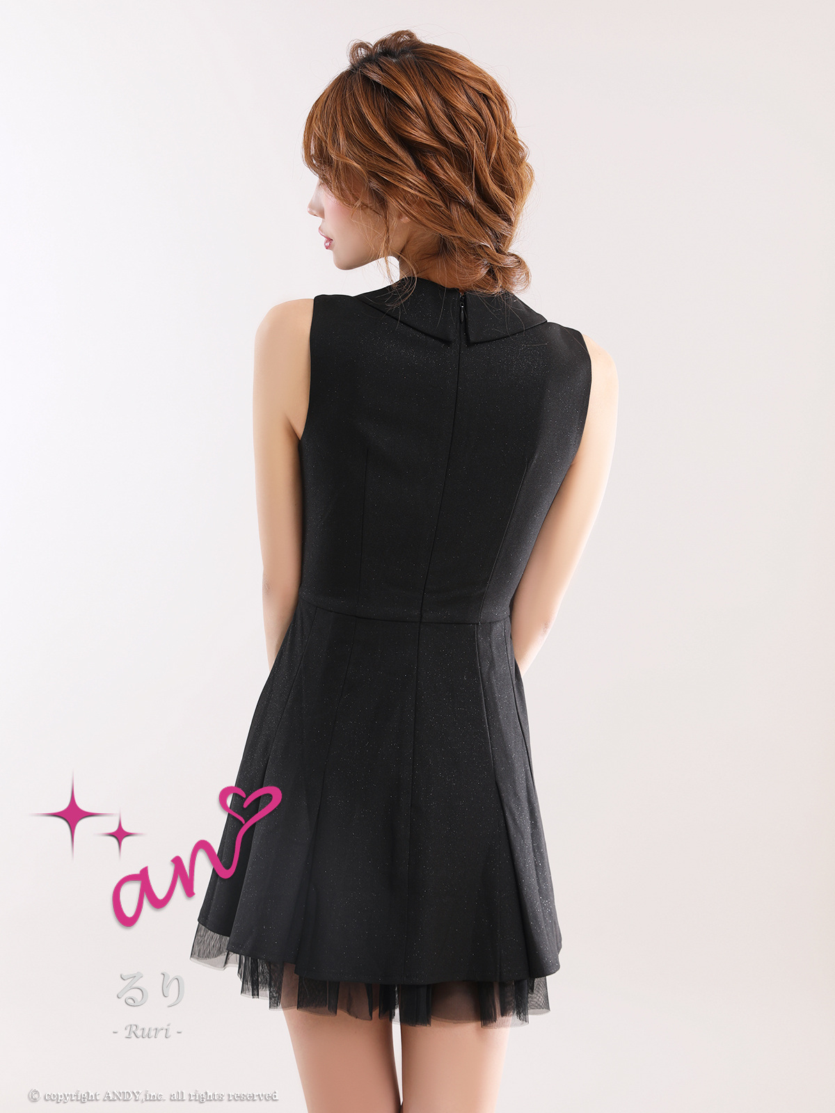 ノースリーブ 襟付き Vカット ビジューボタン プリーツ ワンカラー チュール フレアミニドレスの全身バック画像3