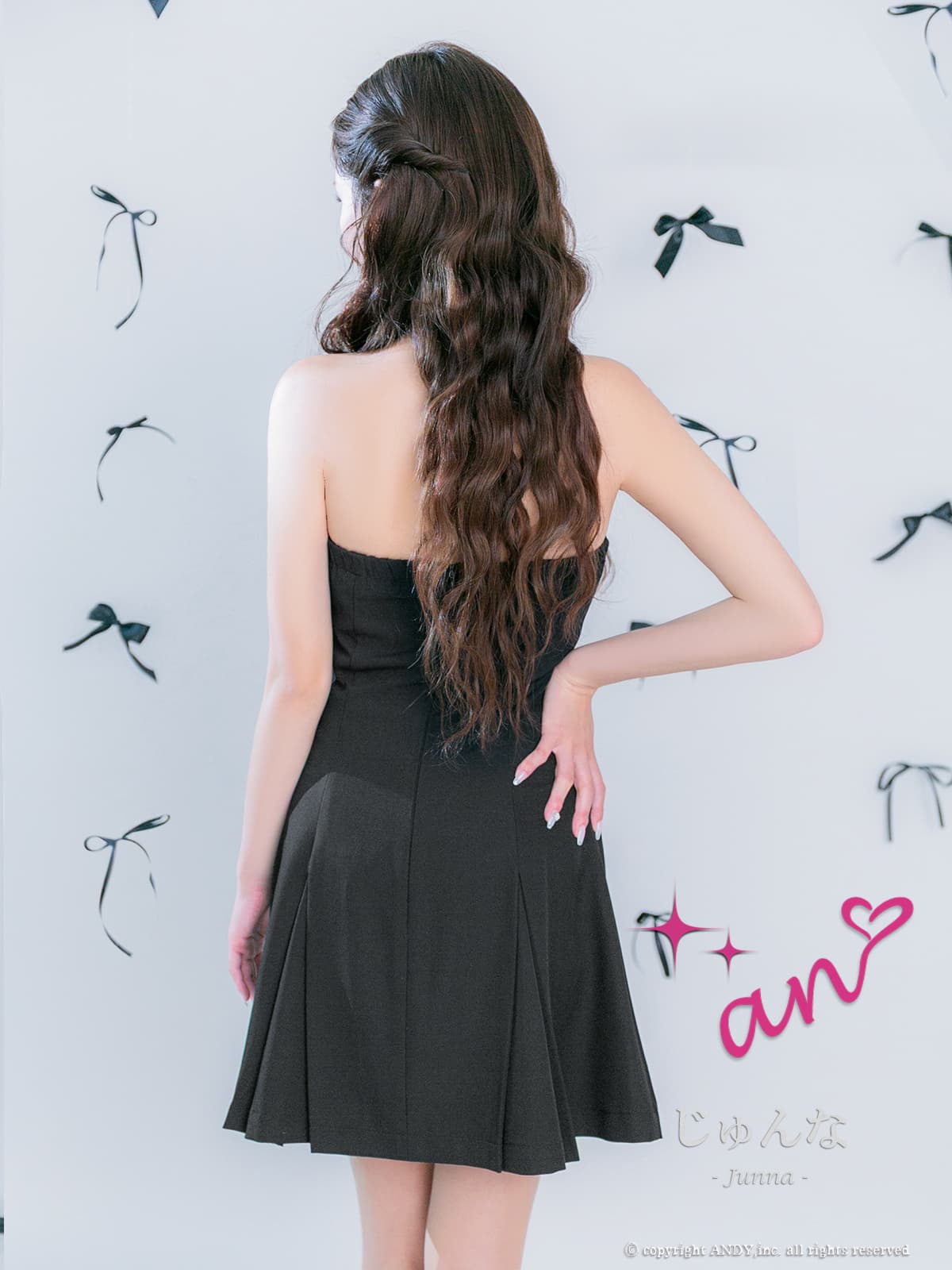 ベアトップ リボン ビジュー バストカット プリーツ フレアミニドレスの全身バック画像1