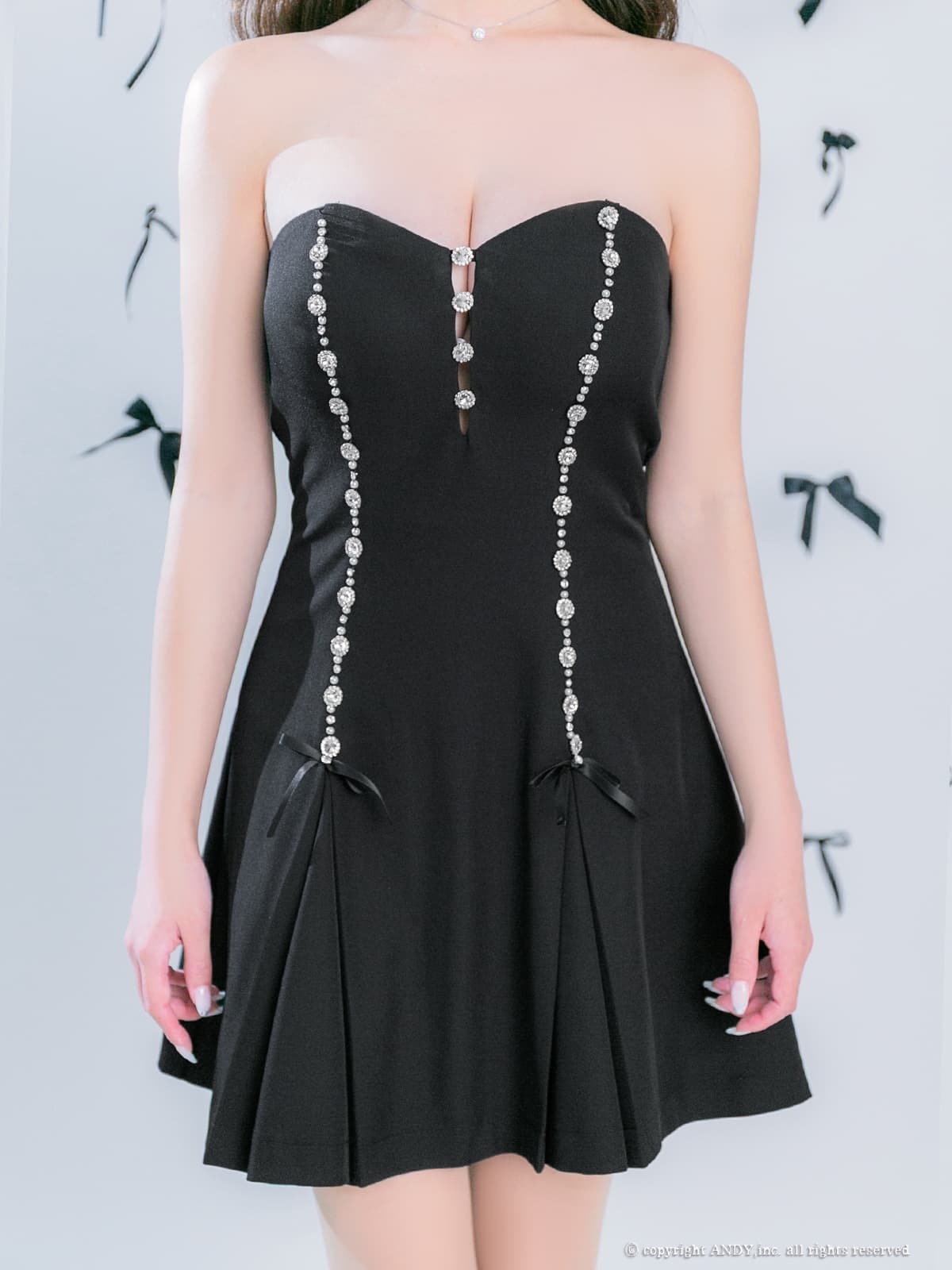 ベアトップ リボン ビジュー バストカット プリーツ フレアミニドレスの詳細画像1