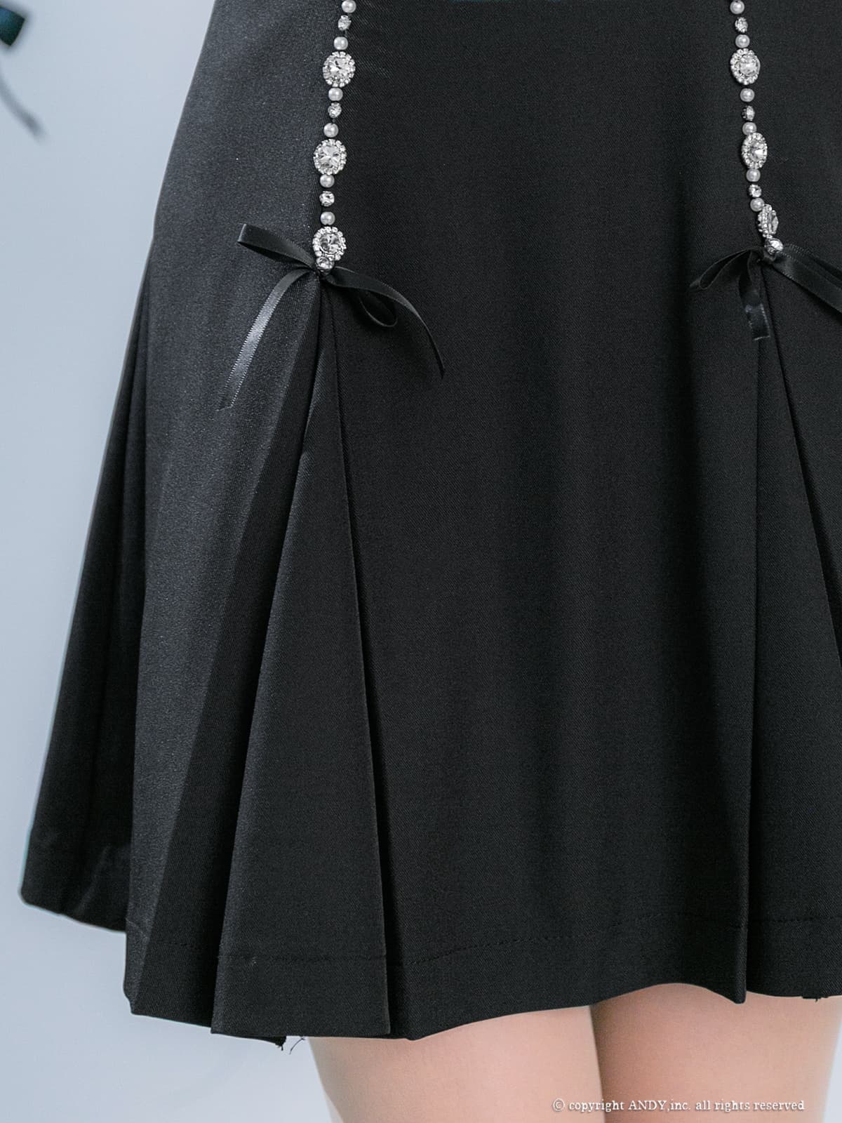 ベアトップ リボン ビジュー バストカット プリーツ フレアミニドレスの詳細画像2