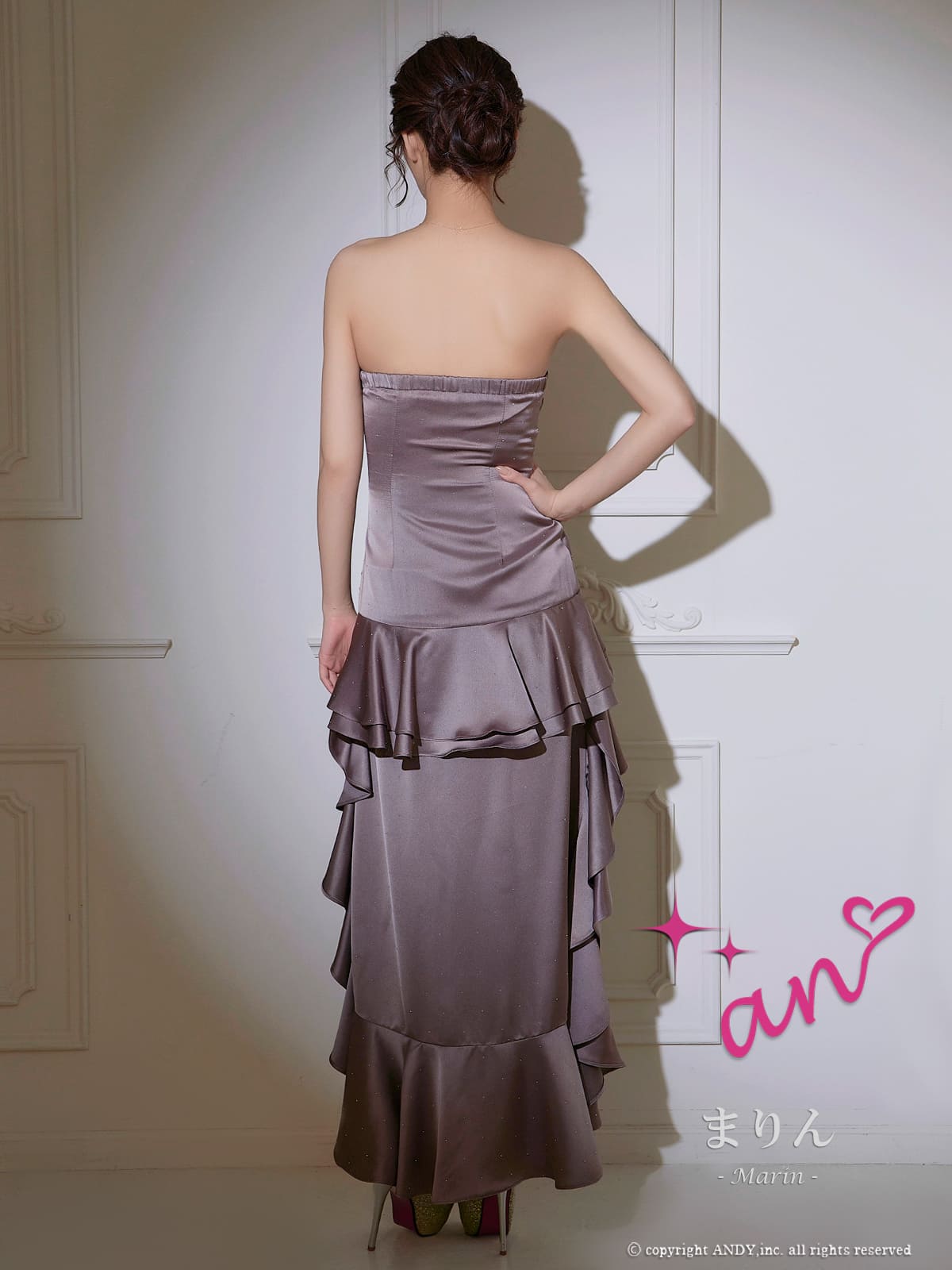 ベアトップ ジップデザイン ラインストーン ドット柄 アシンメトリー ギャザー ティアード フリル フレア ロングテールドレスの全身サイド画像1