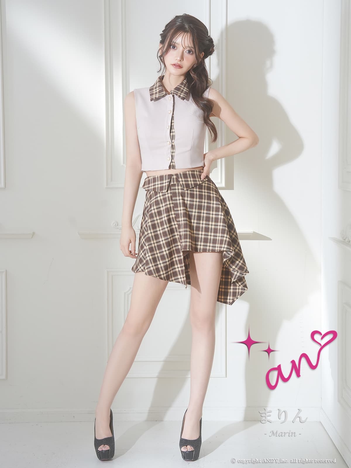 ノースリーブ セットアップ チェック柄 パール ボタン 襟付き アシンメトリー フレアミニドレスの全身フロント画像1