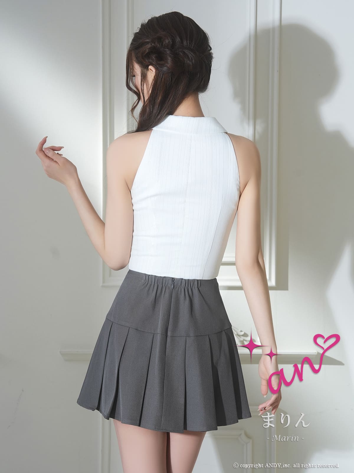 ノースリーブ セットアップ ジップデザイン 襟付き プリーツ ビジュー ボタン バイカラー フレアミニドレスの全身バック画像1