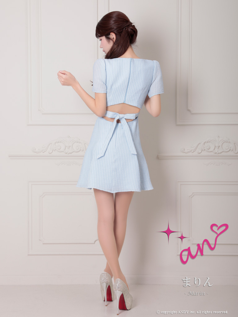 半袖 ジップデザイン ツイード カットアウト バックリボン ブローチ フレアミニドレスの全身バック画像1