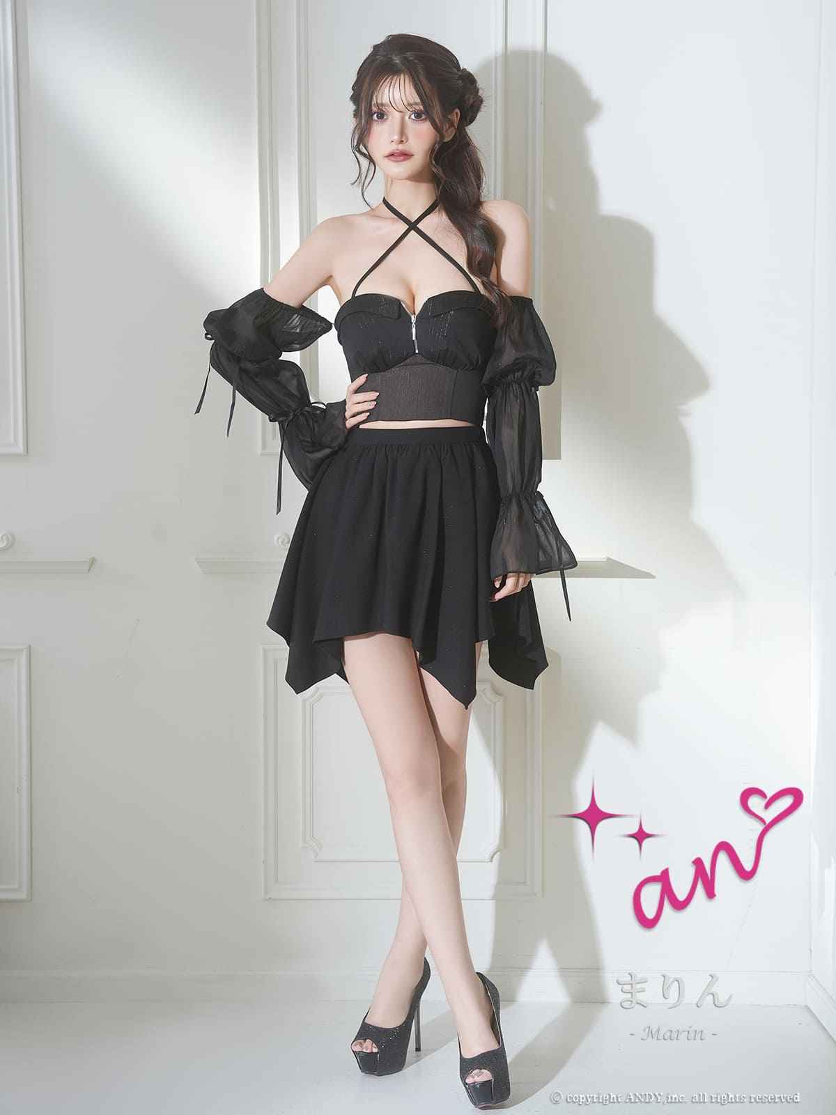 ホルターネック 長袖 シアースリーブ セットアップ 肩あき ジップデザイン ヘムスカート 襟付き フレアミニドレスの全身フロント画像1