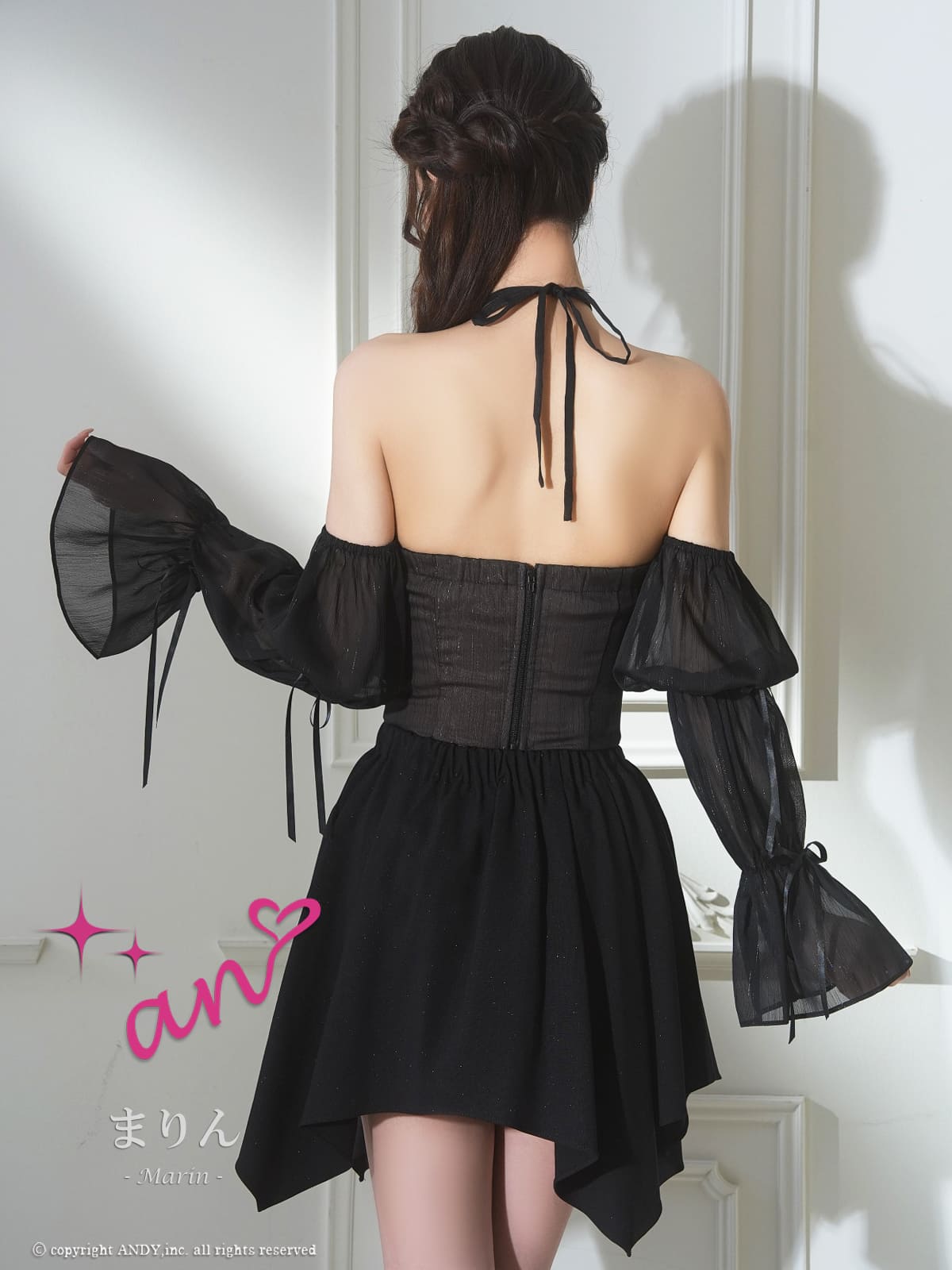 ホルターネック 長袖 シアースリーブ セットアップ 肩あき ジップデザイン ヘムスカート 襟付き フレアミニドレスの全身バック画像1