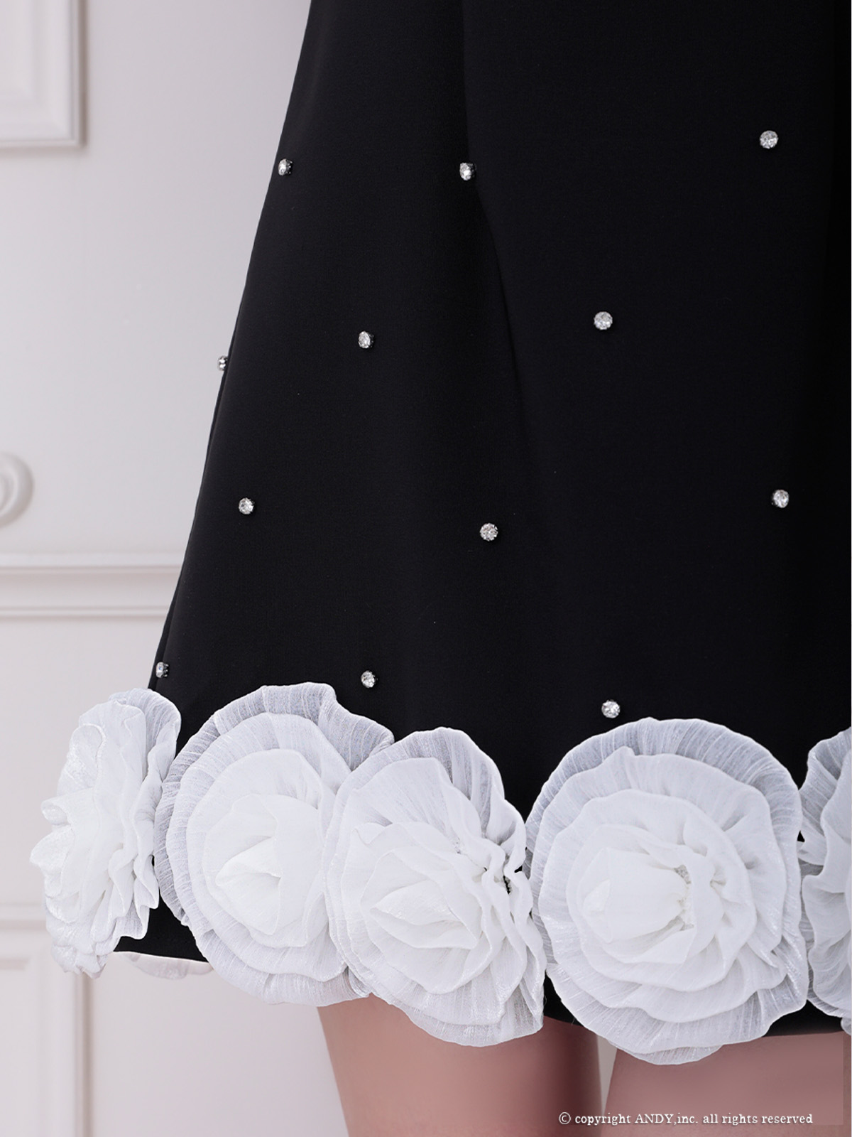 ノースリーブ ジップデザイン ドット柄 ビジュー パール 立体フラワー バックオープン フレアミニドレスの詳細画像2