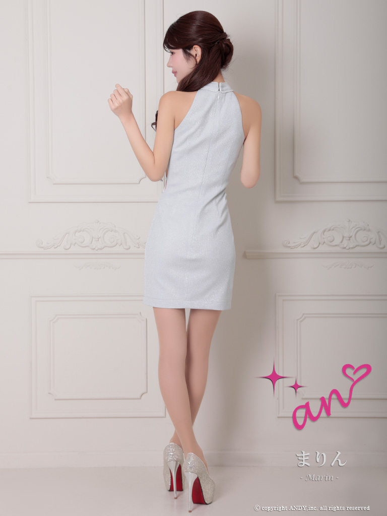 ホルターネック ストレッチ バストカット ラメ ビーズ ワンカラー サイドカットデザイン リボンブローチ タイトミニドレスの全身バック画像3