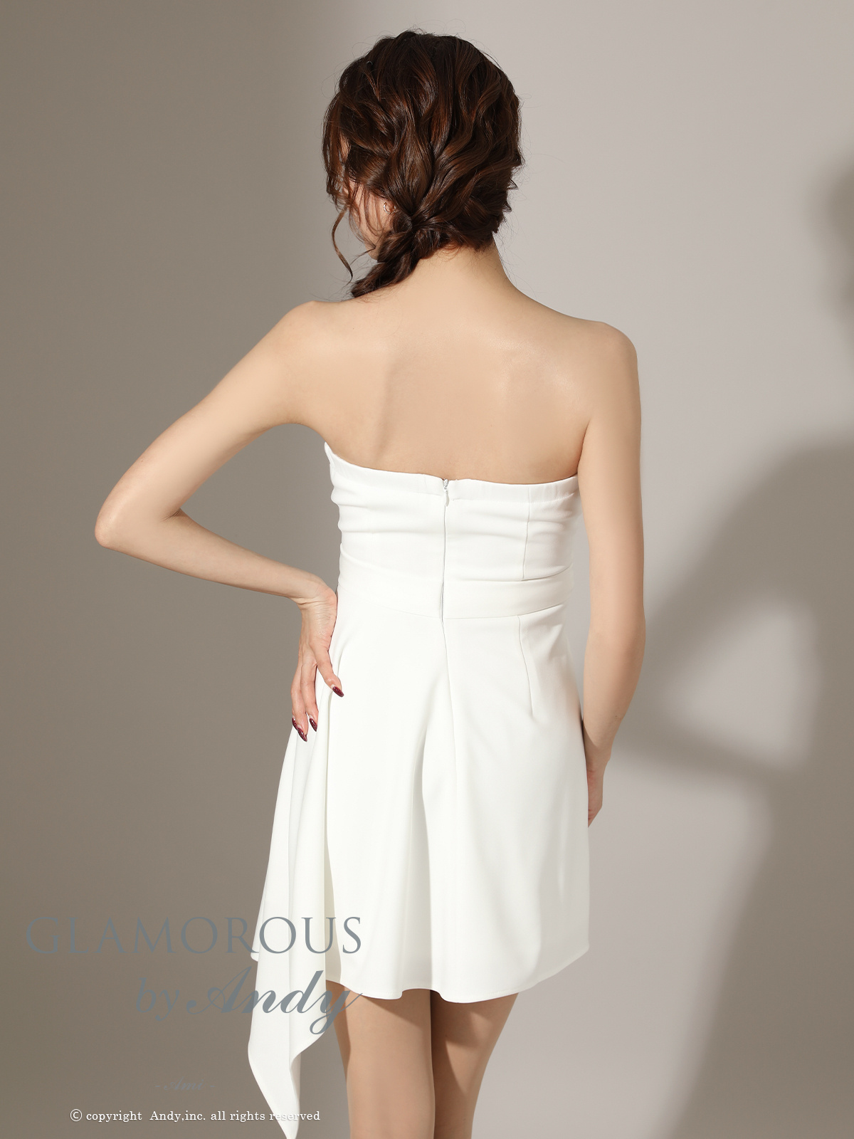 ベアトップ 襟デザイン ベルト ワンカラー アシンメトリー Vカット フレアミニドレスの全身バック画像1