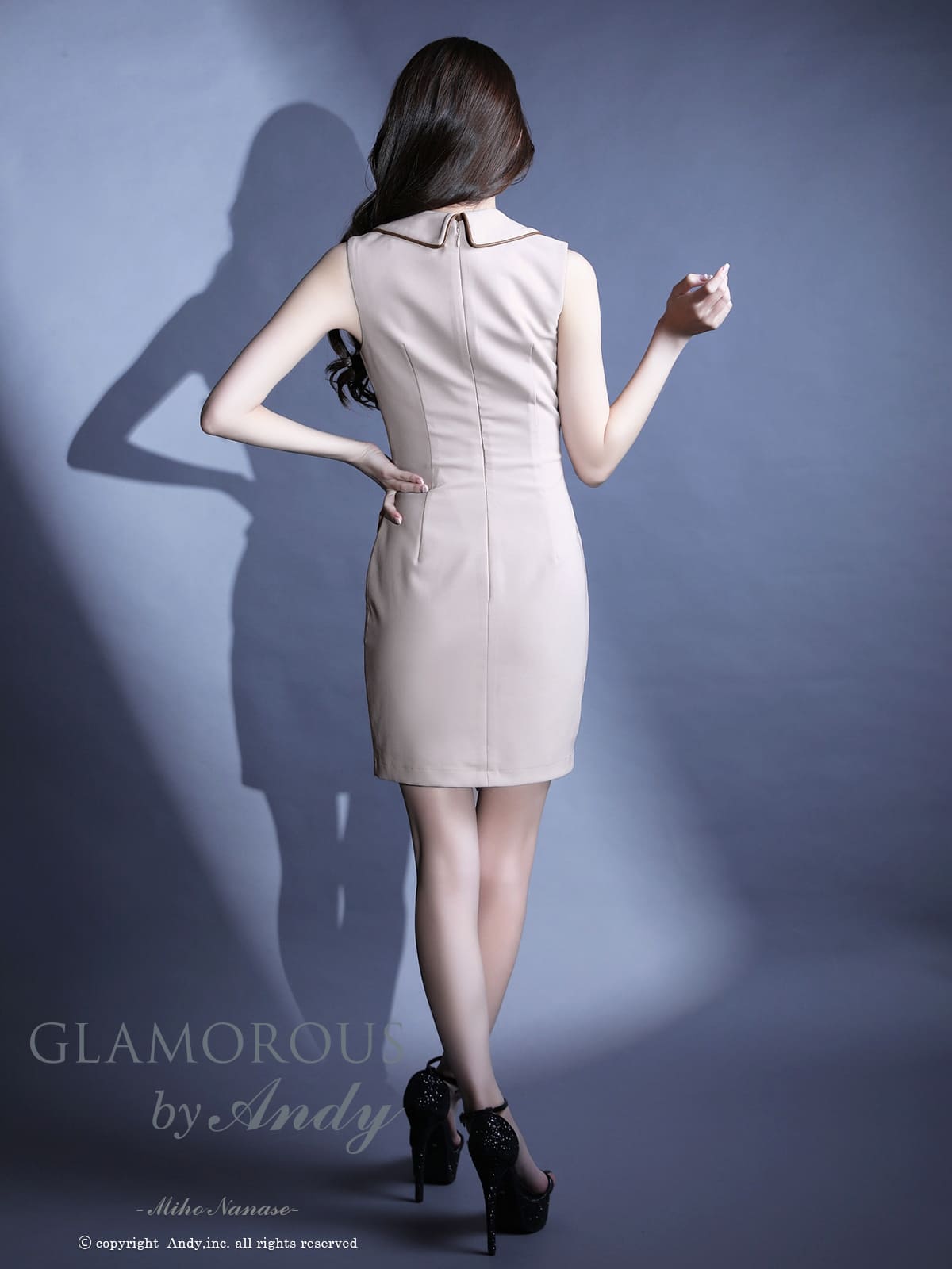 ノースリーブ 襟デザイン ボタン スリット タイトミニドレスの全身バック画像1