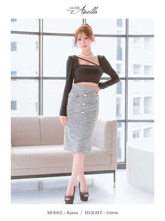 長袖 ツイード ゴールドボタン ウエストカット スクエアネック タイト 膝丈ドレスのフロント画像