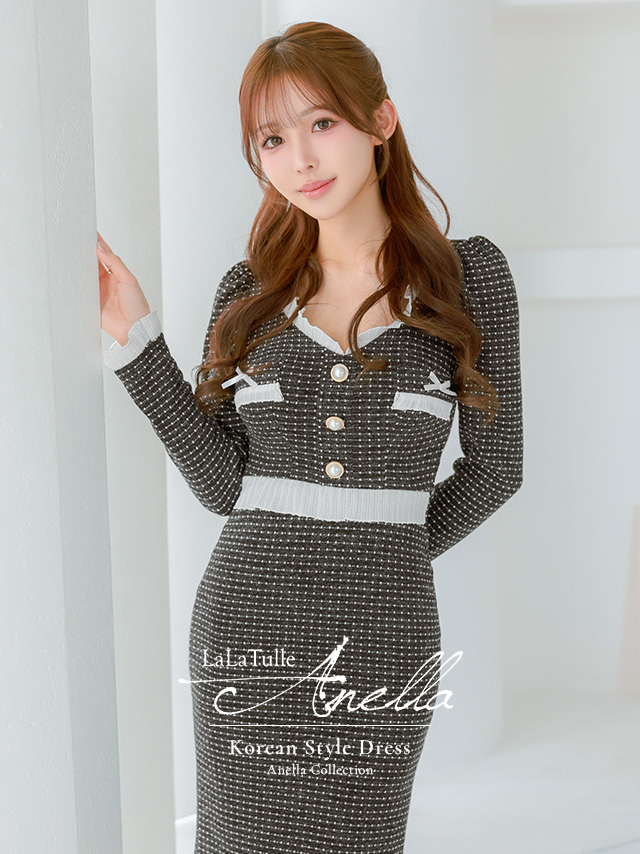 リボン フリル ガーリー 長袖 ツイード モノトーン ゴールドボタン タイト 膝丈ドレスのイメージ画像1