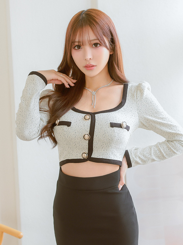 長袖 ゴールドボタン ウエストカット パイピング ツイード モノトーン タイト 膝丈ドレスのイメージ画像4