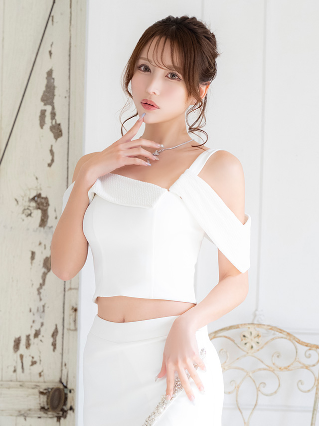 フェミニン 肩あき アシンメトリー ビジュー スリット セットアップ タイトミニドレスのイメージ画像2