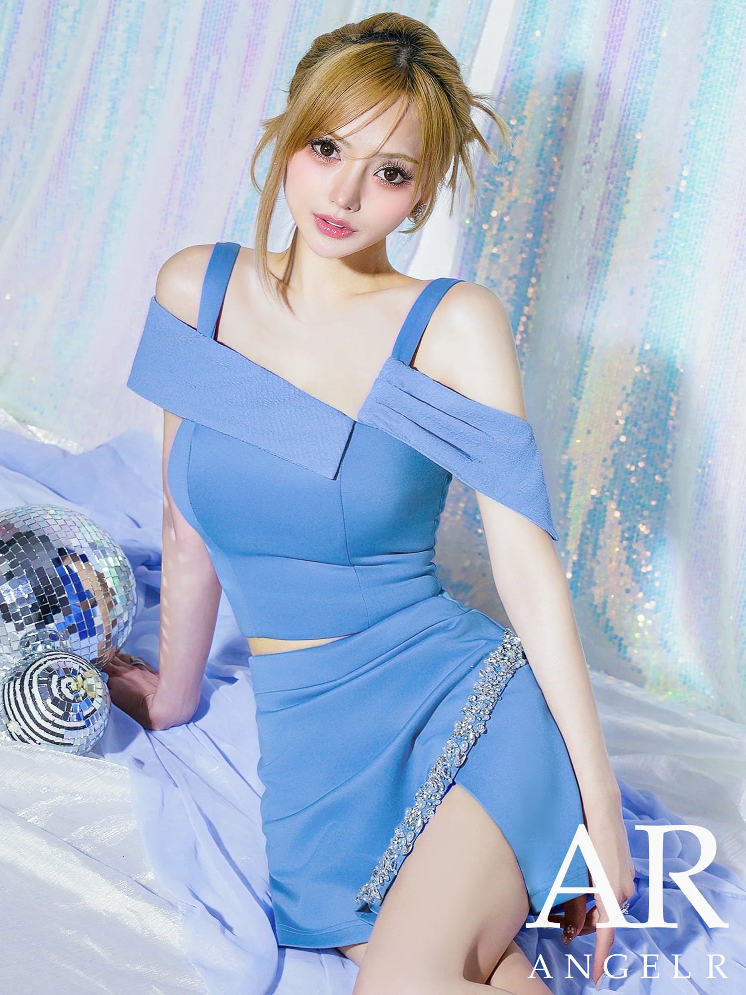 フェミニン 肩あき アシンメトリー ビジュー スリット セットアップ タイトミニドレスのメイン画像