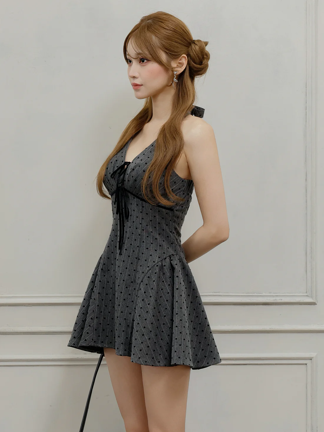 ホルターネック ドット柄 Vカット ガーリー バストリボン フレアミニドレスのイメージ画像7