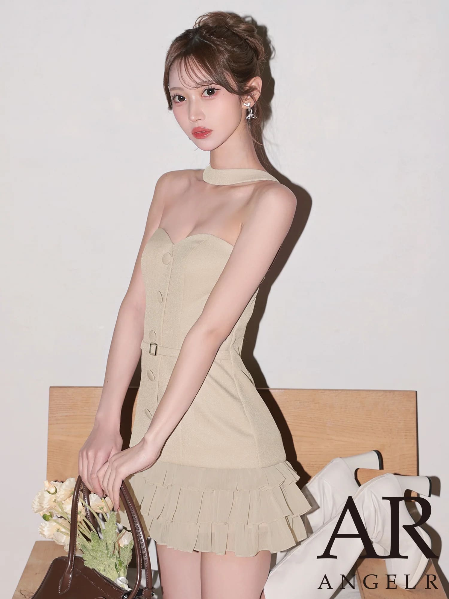 2way ベアトップ チョーカーデザイン ボタン ウエストベルト フリル フレアミニドレスのメイン画像