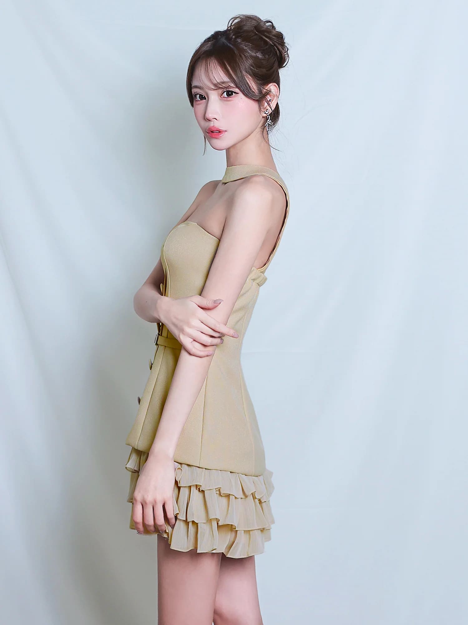 2way ベアトップ チョーカーデザイン ボタン ウエストベルト フリル フレアミニドレスのイメージ画像9