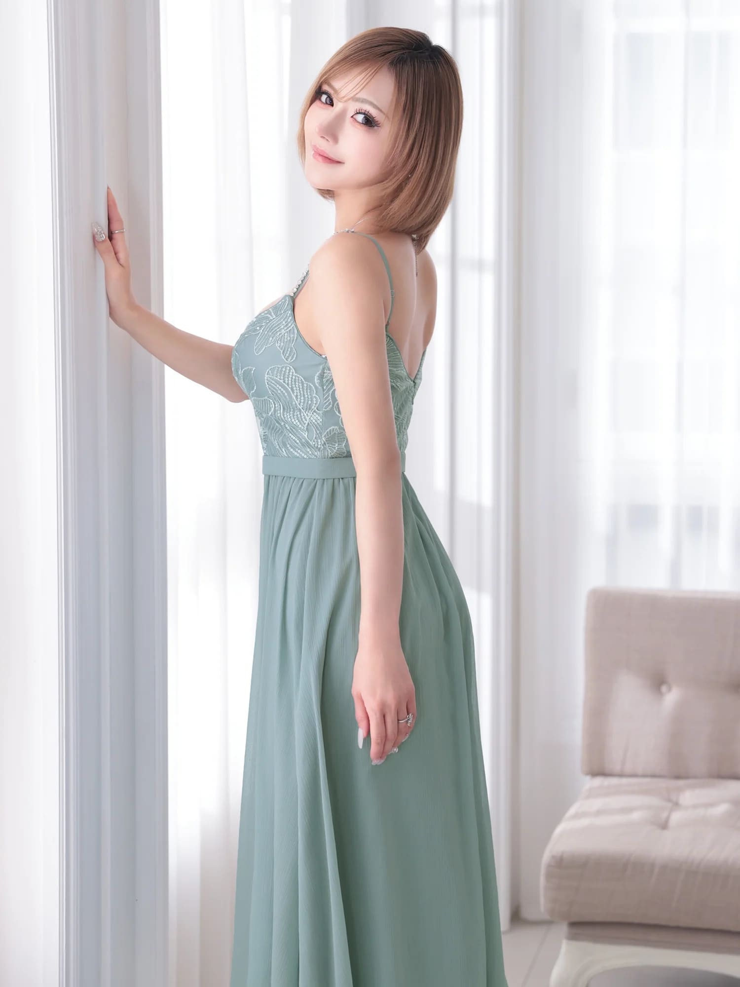 キャミソール ハートカット アッパーフラワーデザイン ウエストマーク ビジュー シフォン Aラインロングドレスのイメージ画像2